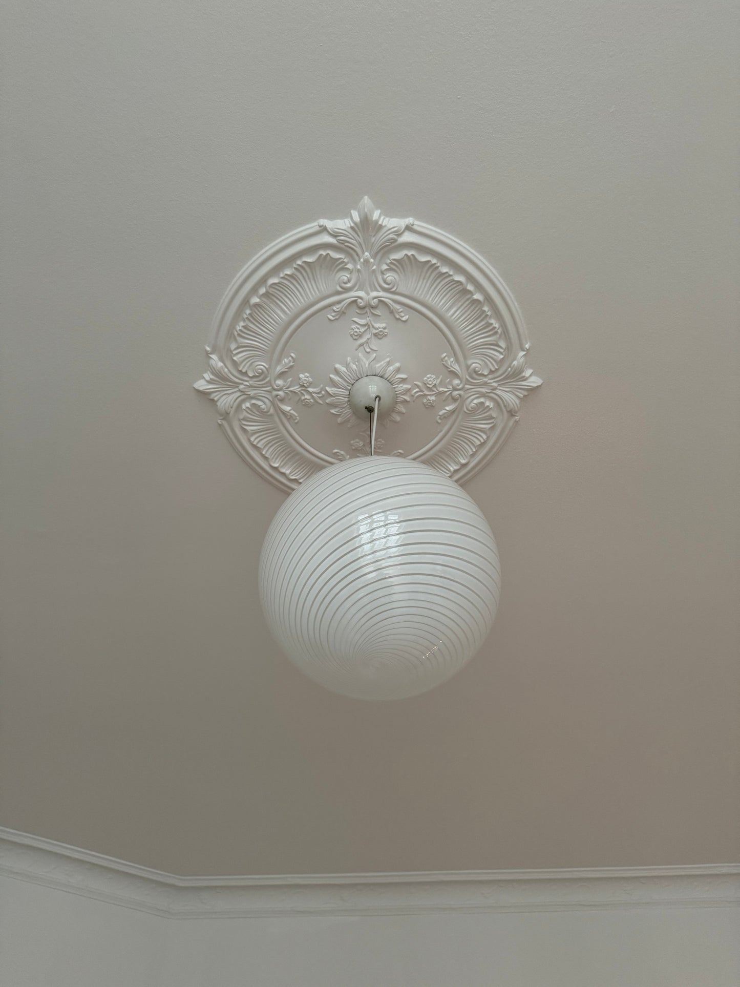 Murano round pendant with white swirl and white top, 35cm