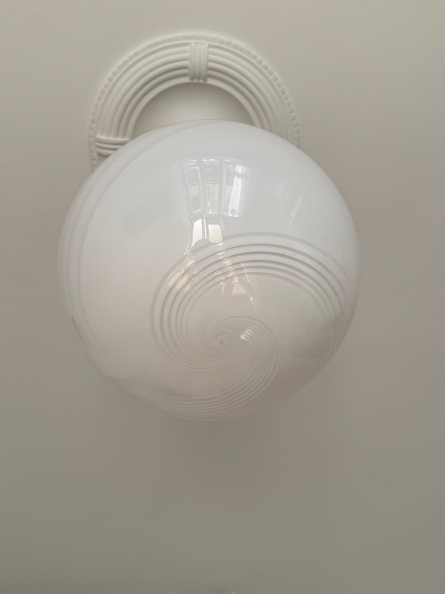 Murano pendel oval og i klassisk hvid 6-swirl, 43 cm