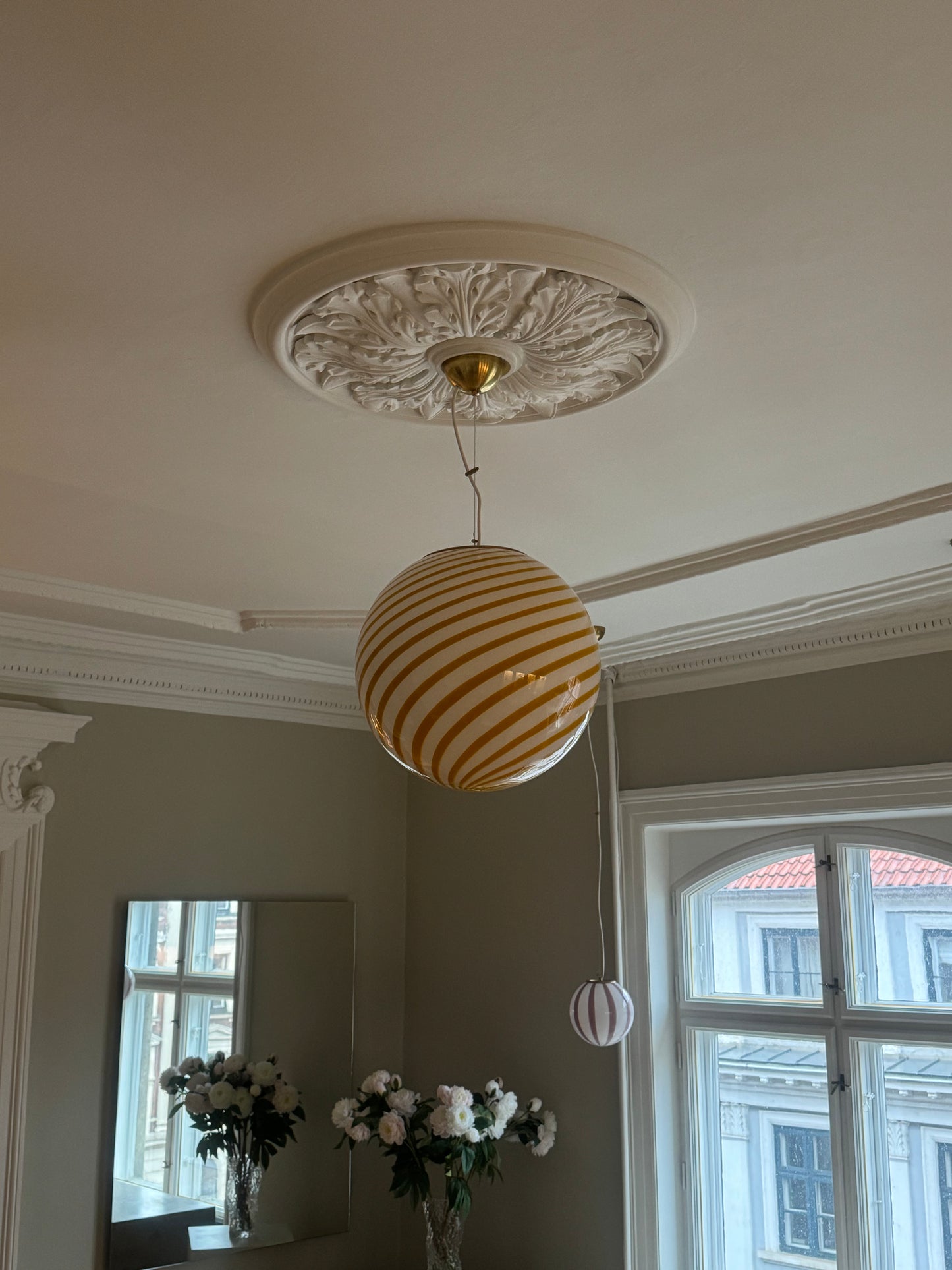 Hvid og gul Murano bolche pendel lampe, 40 cm