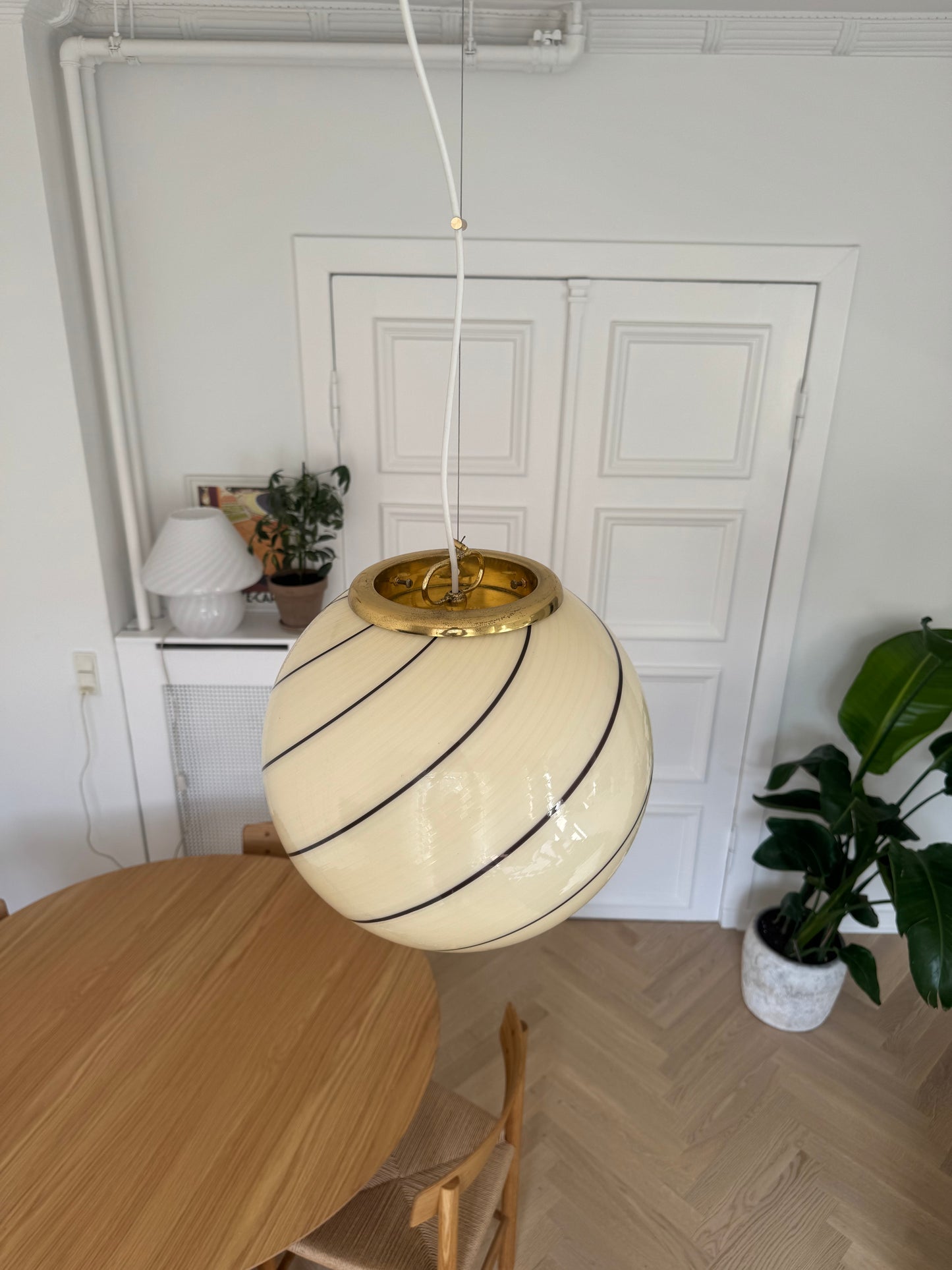 Vintage creme-gul pendel m. brun swirl, 35 cm
