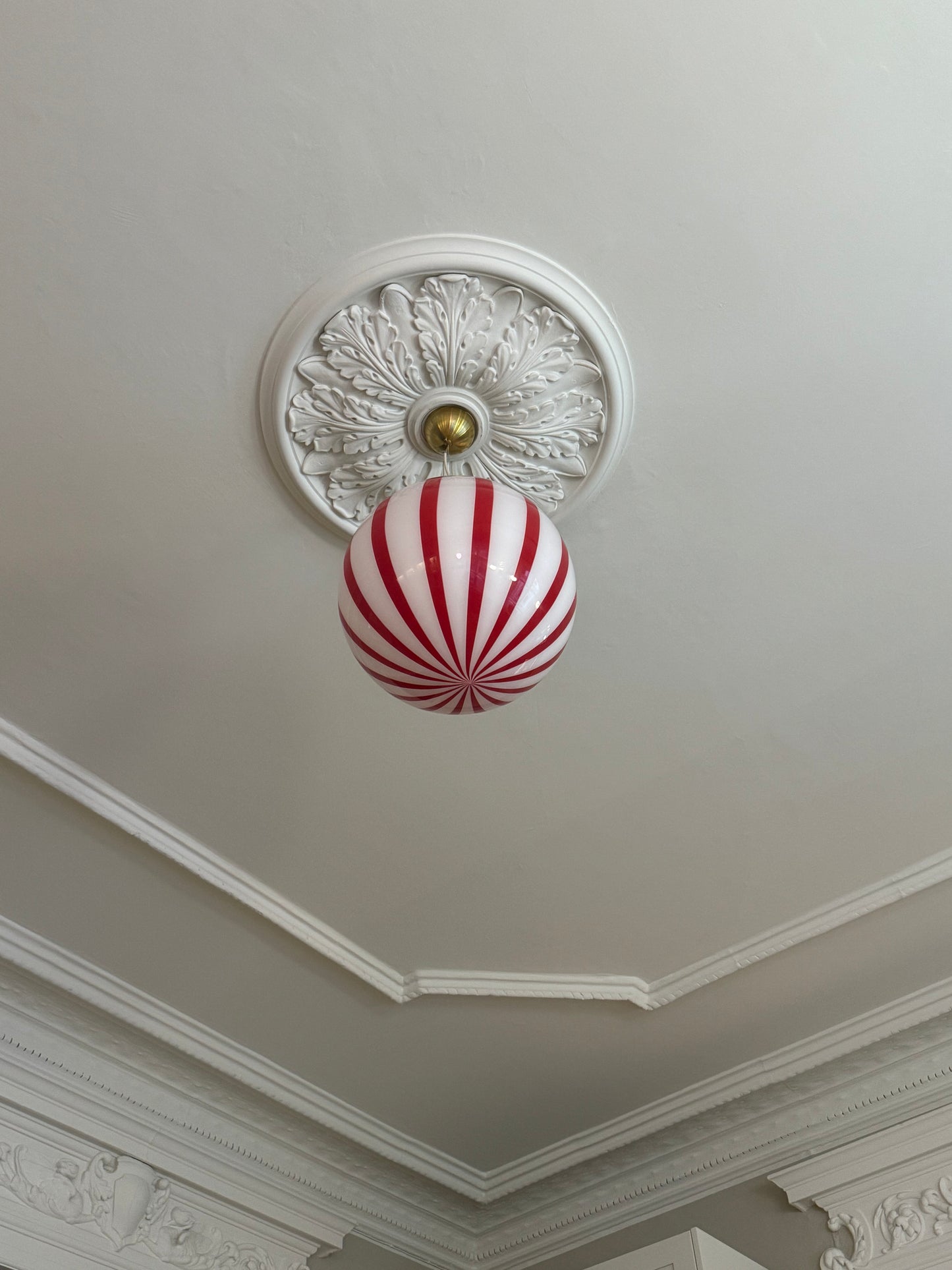 Murano candy pendel rød/hvid swrl, 40 cm (på forespørgsel)