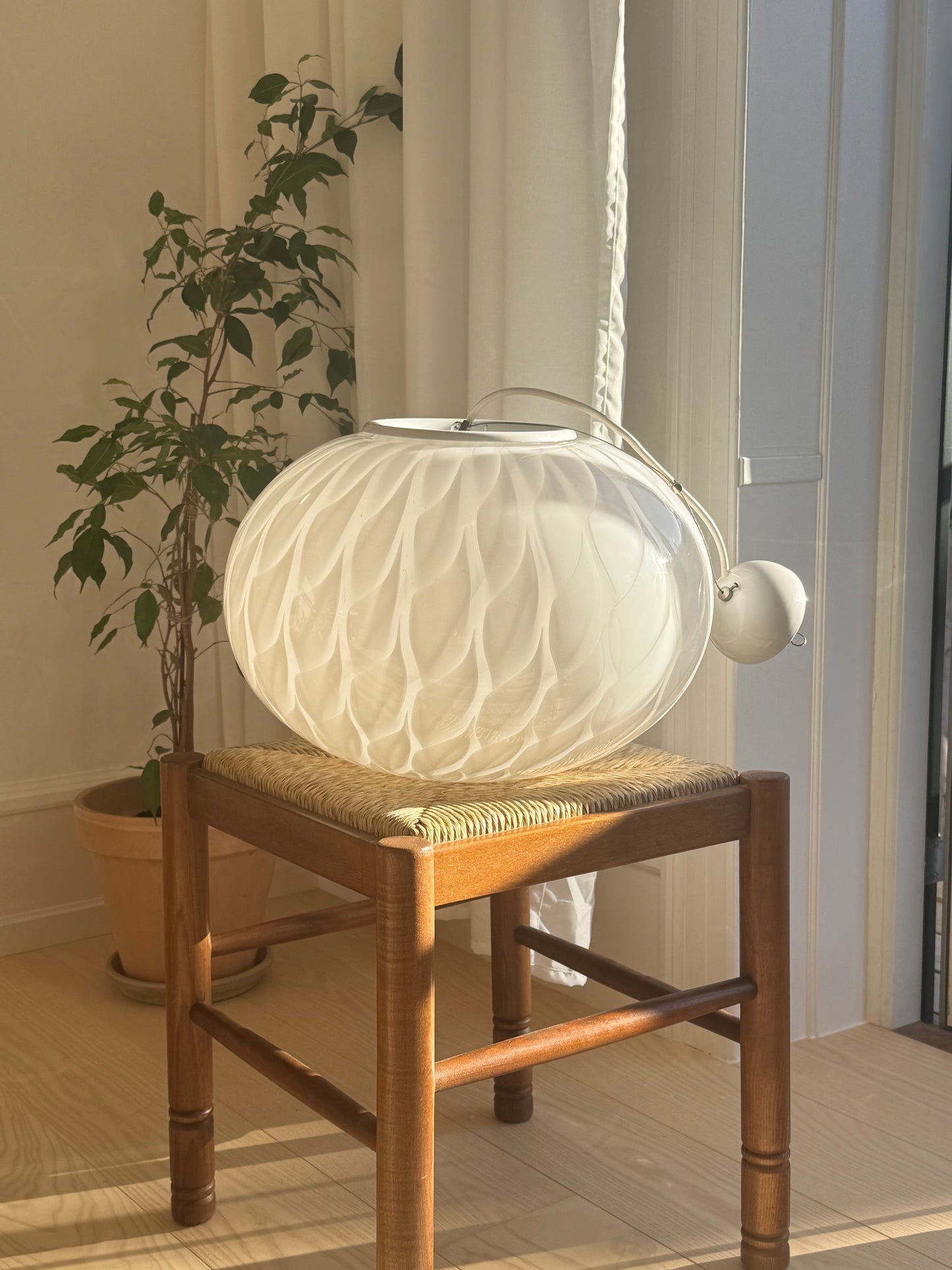 Kæmpe, hvid peacock Murano pendel med original sticker, 45 cm