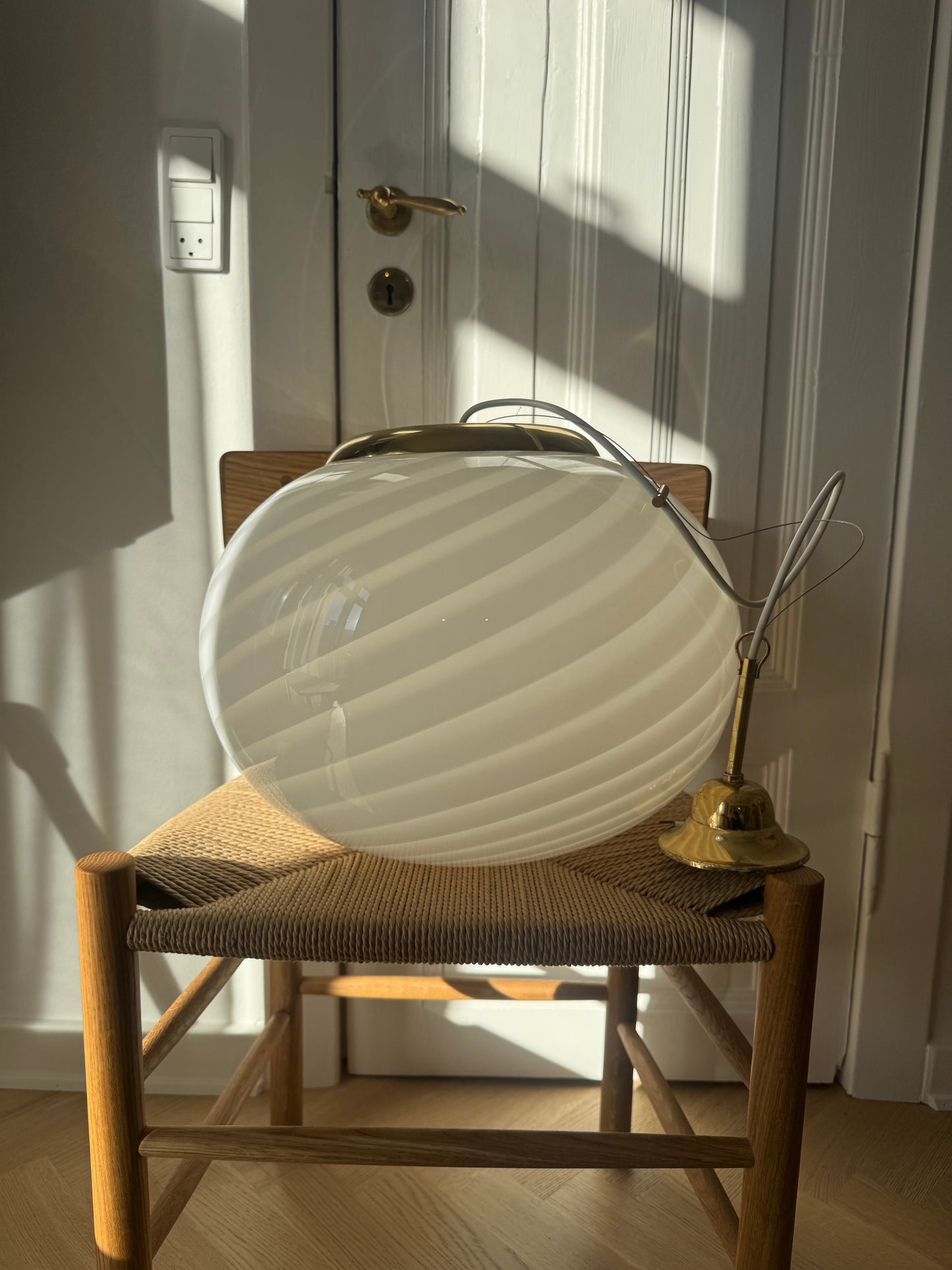Smuk vintage Murano pendel med hvid swirl, 43 cm