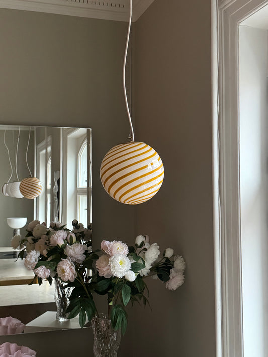 Gul-stribet rund Murano pendel, 20 cm