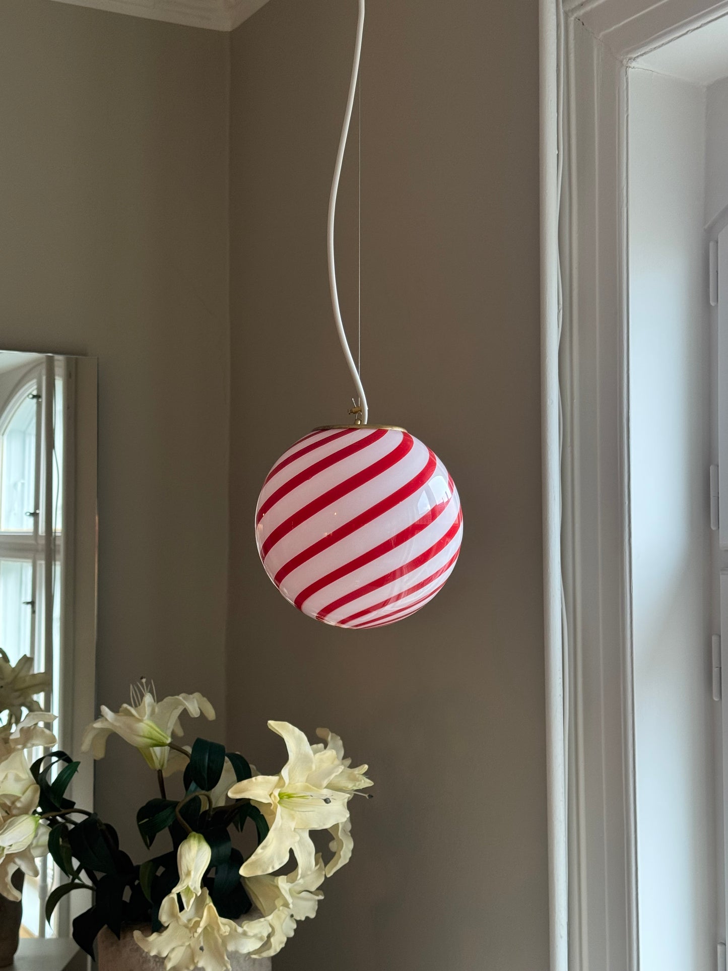 Murano candy pendel rød og hvid swirl, 20 cm (På forespørgsel)