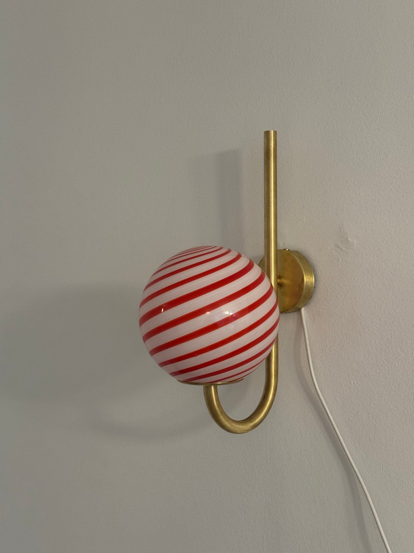 Murano væglampe i rød swirl, 43 cm høj