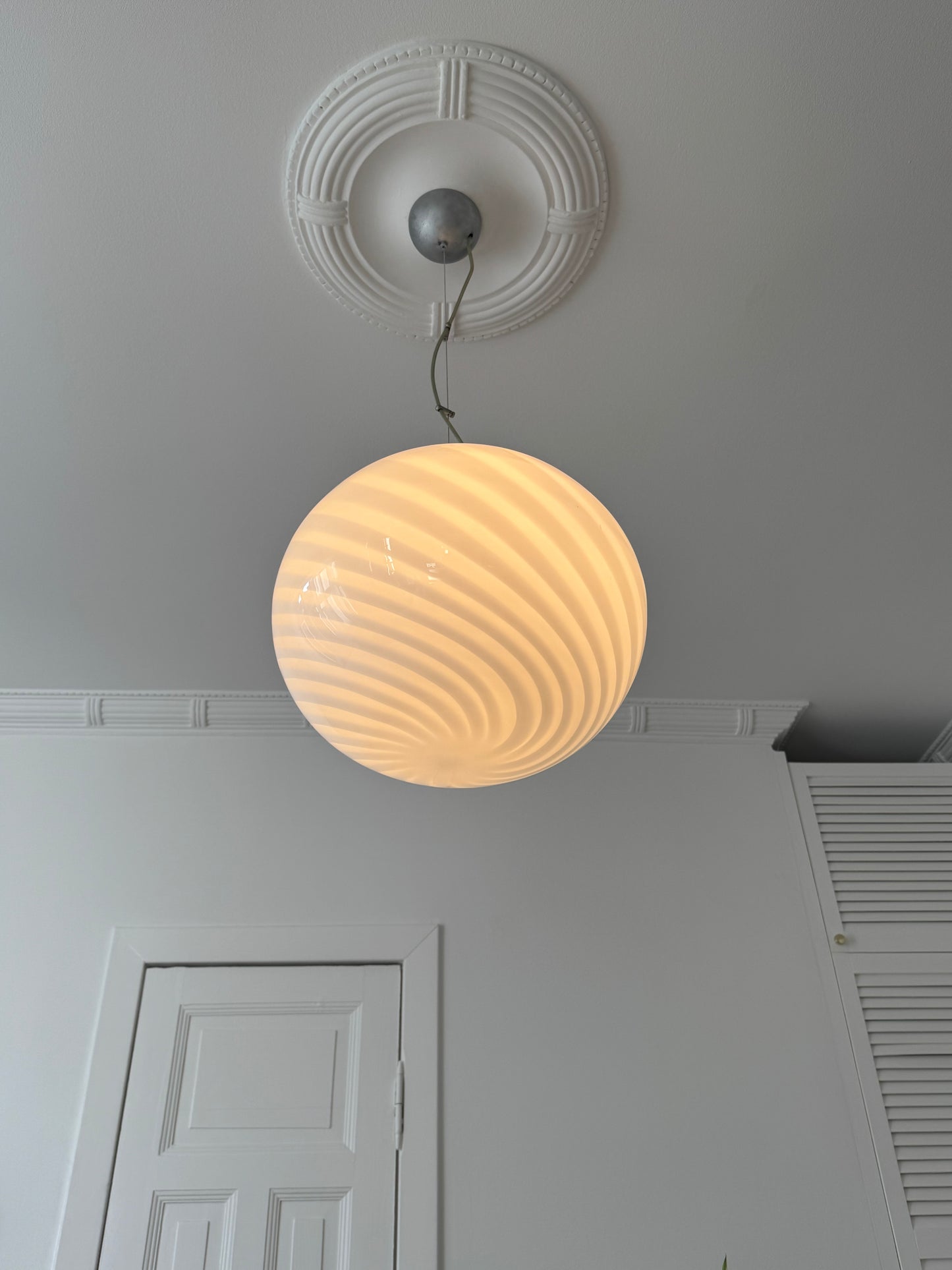 Kæmpe vintage Murano pendel med klassisk swirl, 45 cm