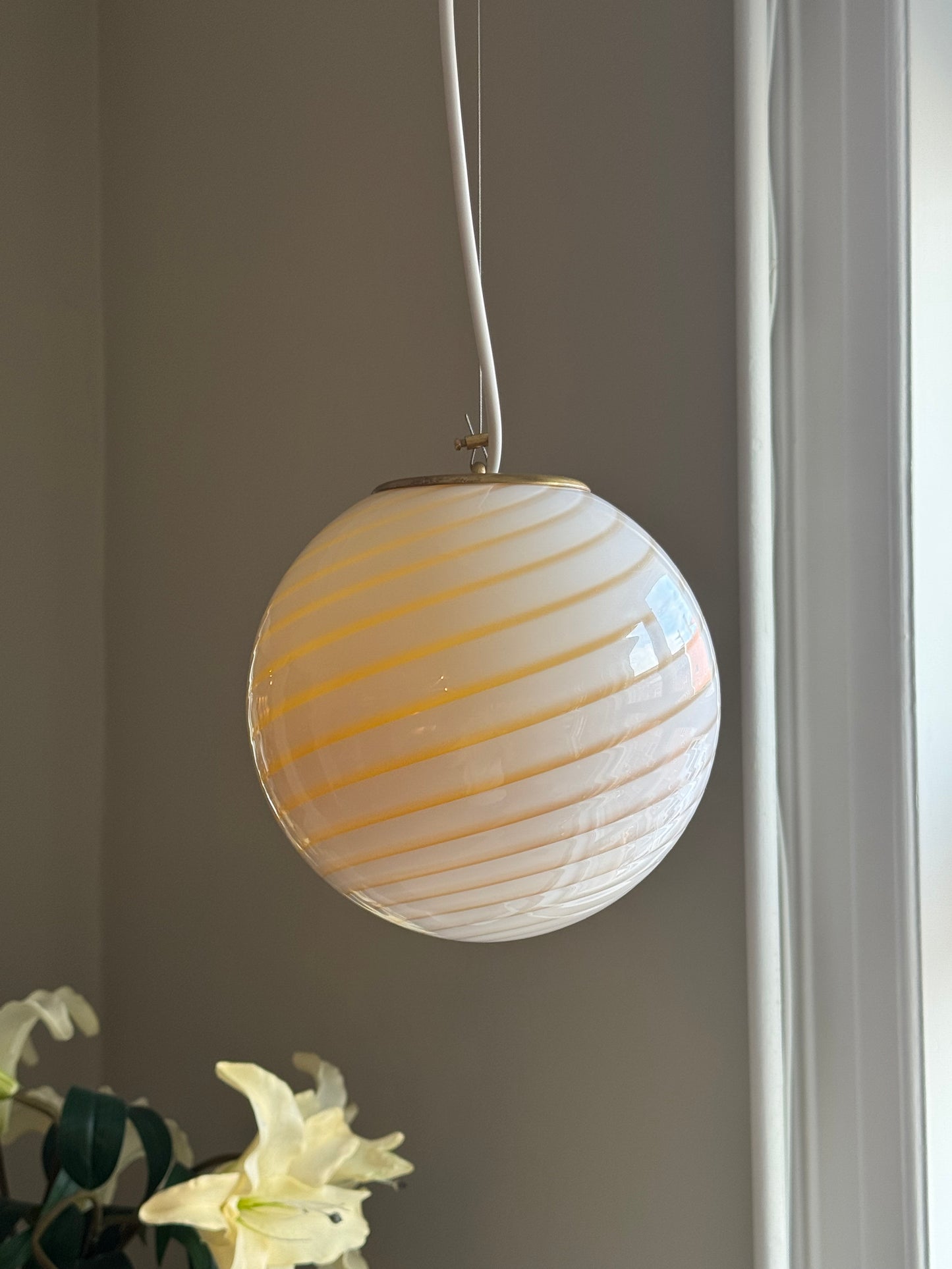 Karamel farvet loftlampe med swirl i rund form, 20 cm