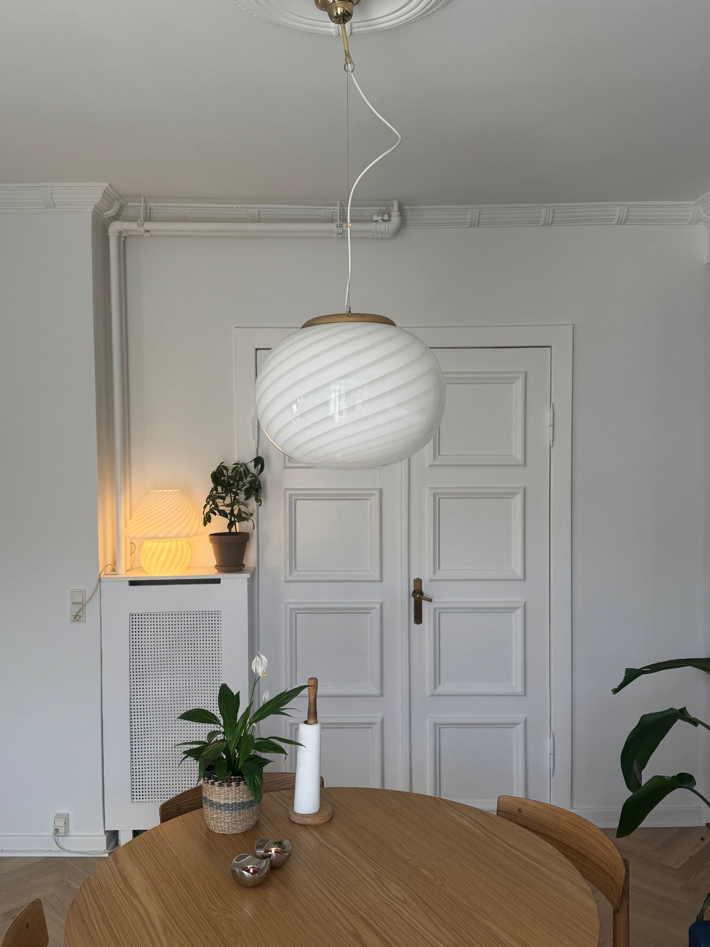 Smuk vintage Murano pendel med hvid swirl, 43 cm