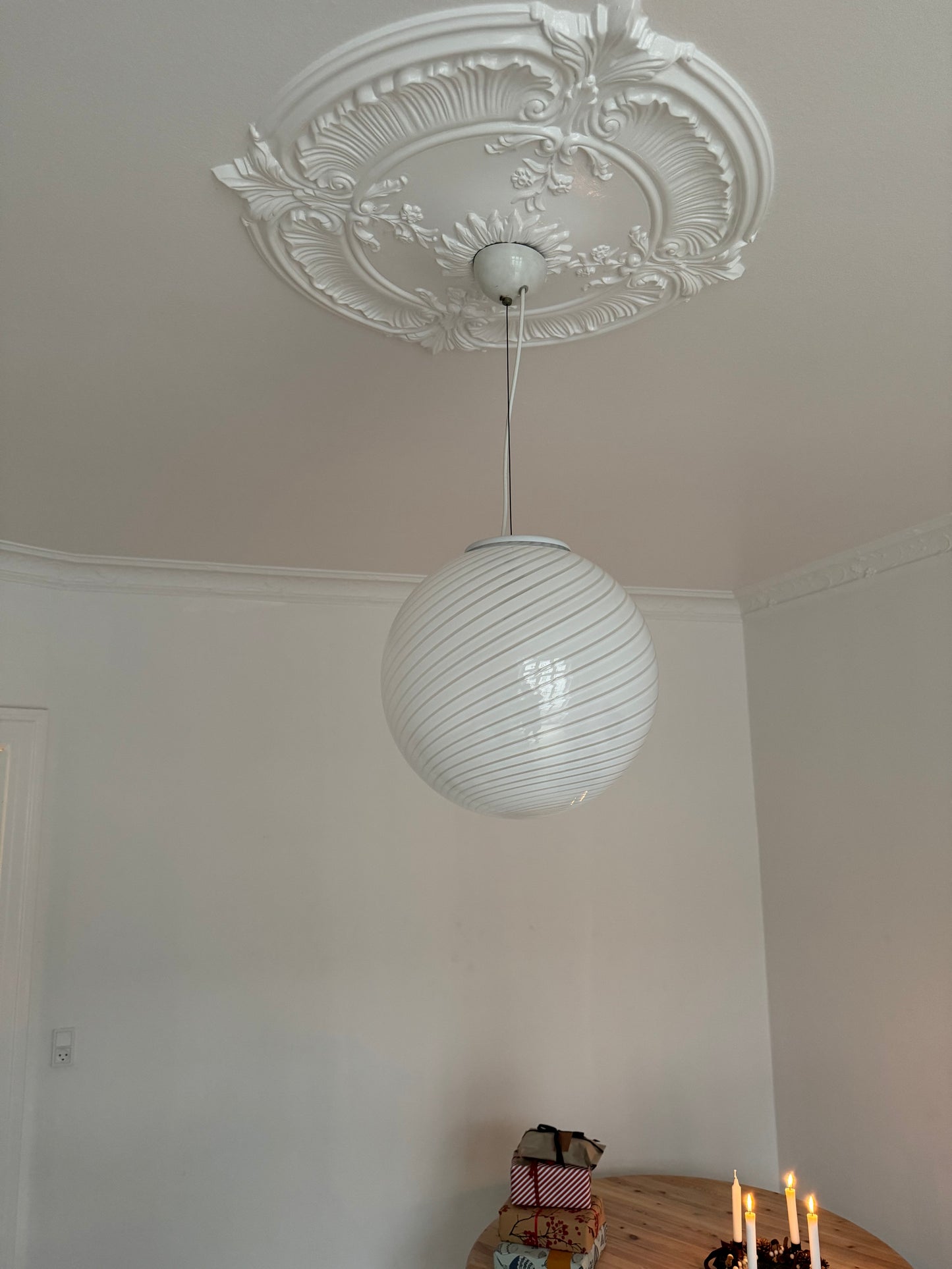 Murano round pendant with white swirl and white top, 35cm
