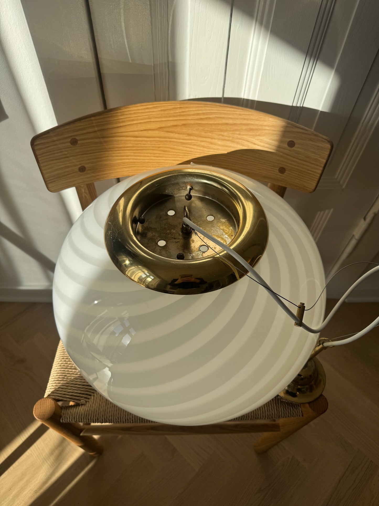 Smuk vintage Murano pendel med hvid swirl, 43 cm
