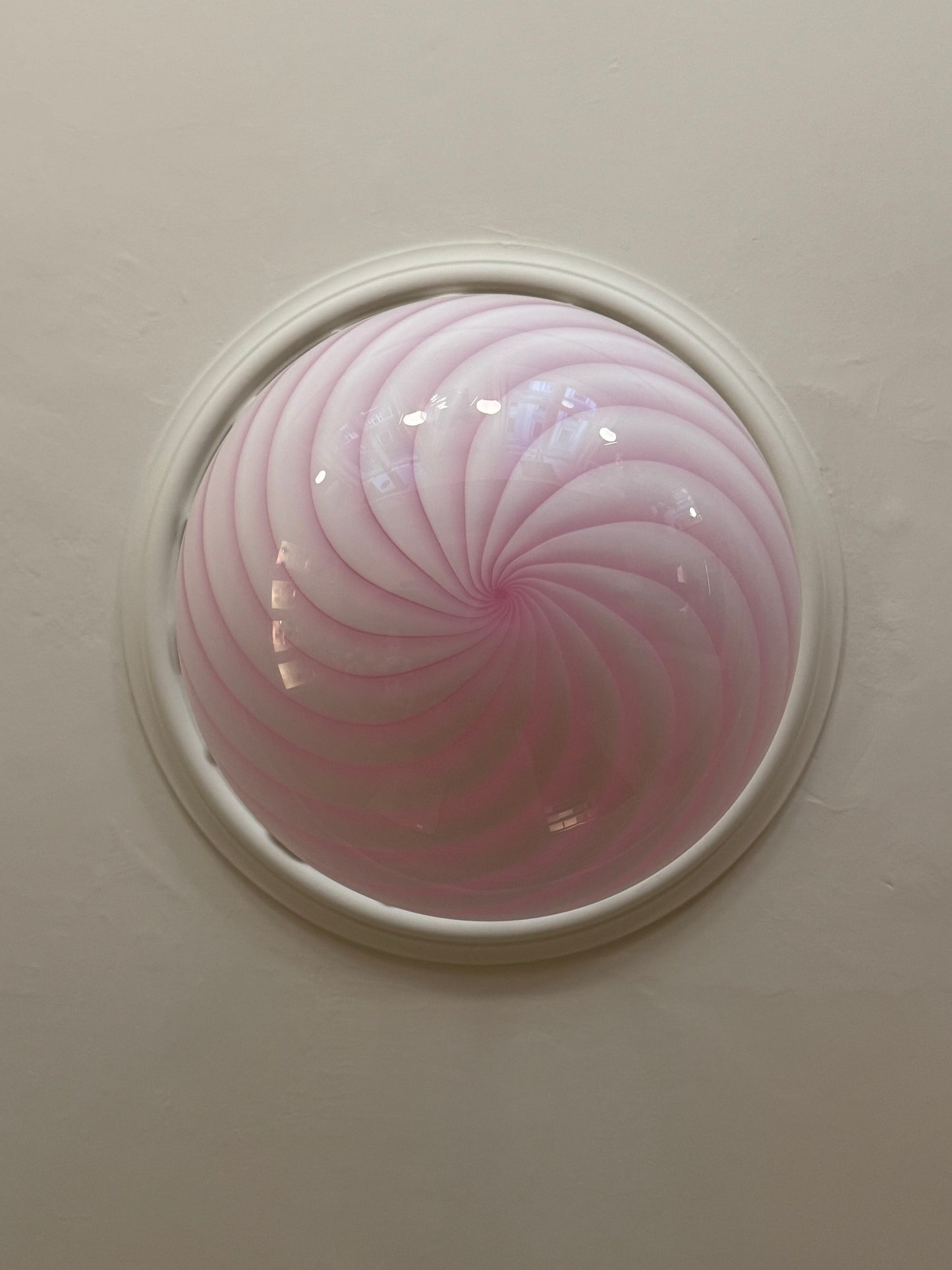 Lyserød Murano pendel med klassisk swirl, 40 cm