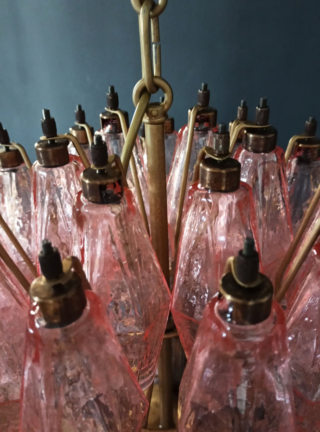 Murano lysekrone | Poliedri | 140 glas | Lyserød