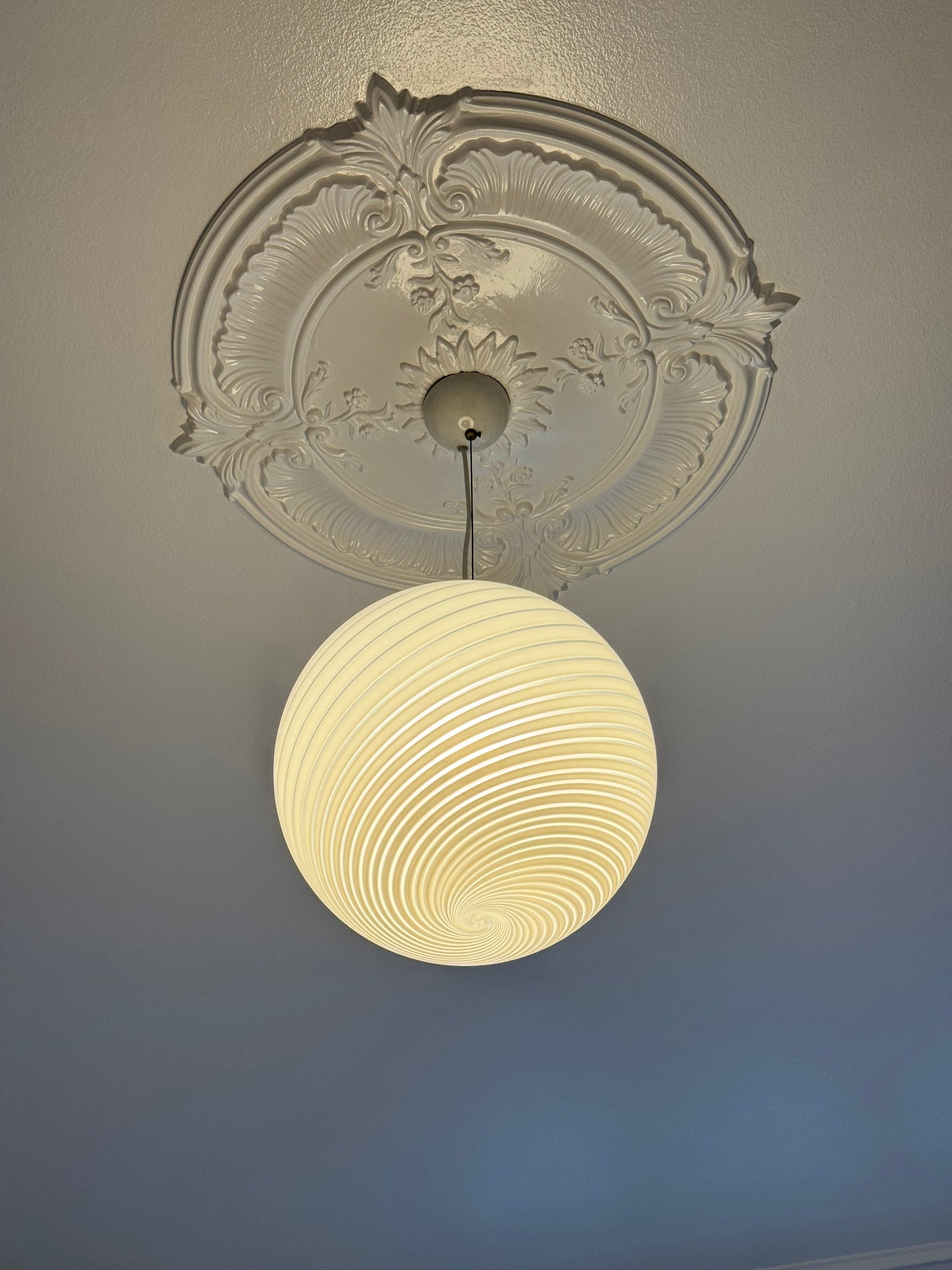 Murano round pendant with white swirl and white top, 35cm