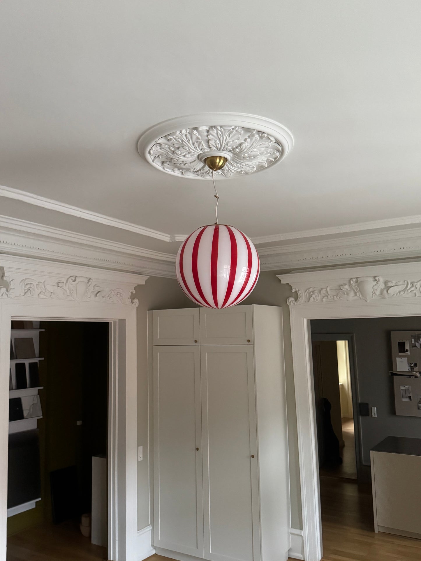 Murano candy pendel rød/hvid swrl, 40 cm (på forespørgsel)