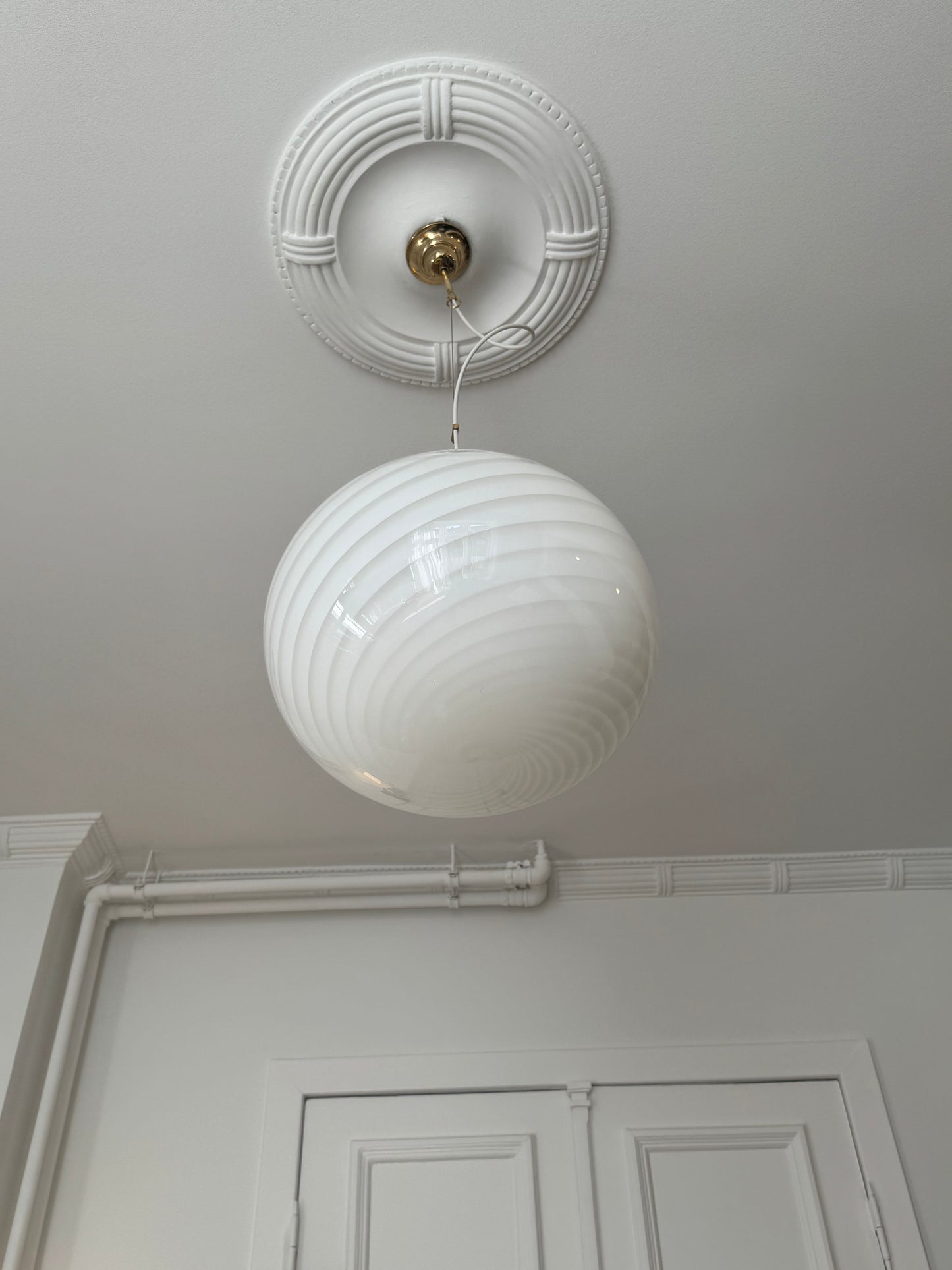 Smuk vintage Murano pendel med hvid swirl, 43 cm