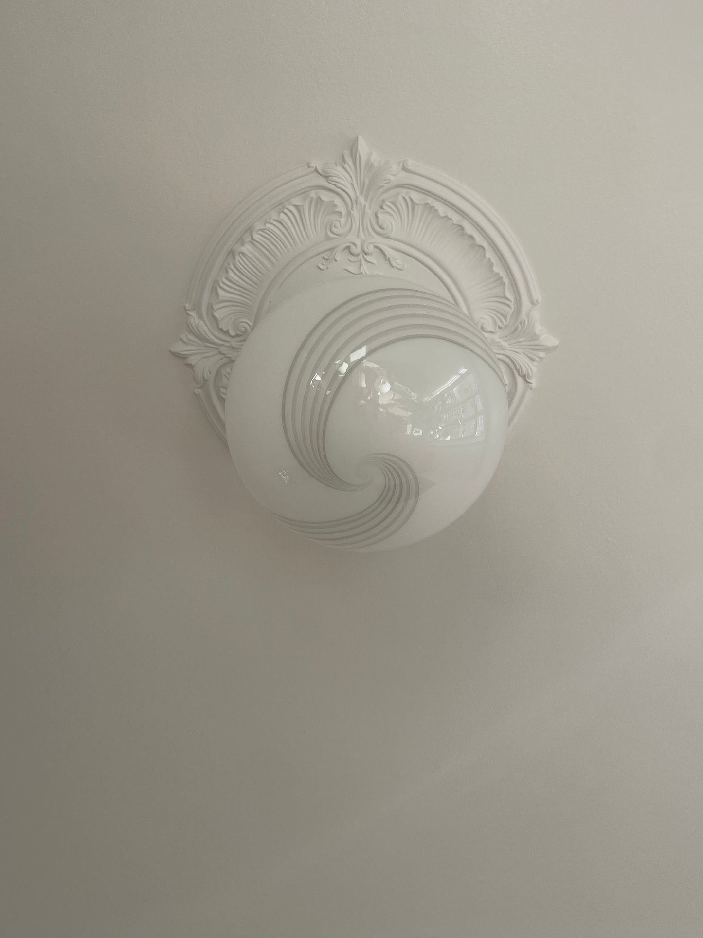 Murano pendel oval og i klassisk hvid 6-swirl, 44 cm