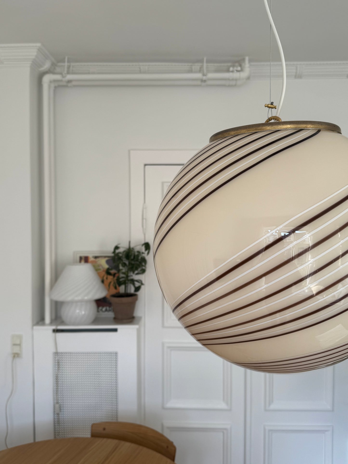 Vintage Murano creme pendel med brun swirl, 40 cm