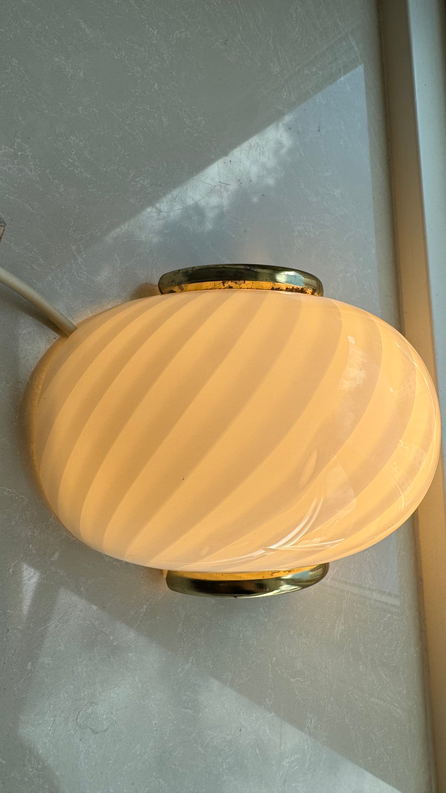 Vintage Murano muslinge væglampe m. patineret messing ophæng