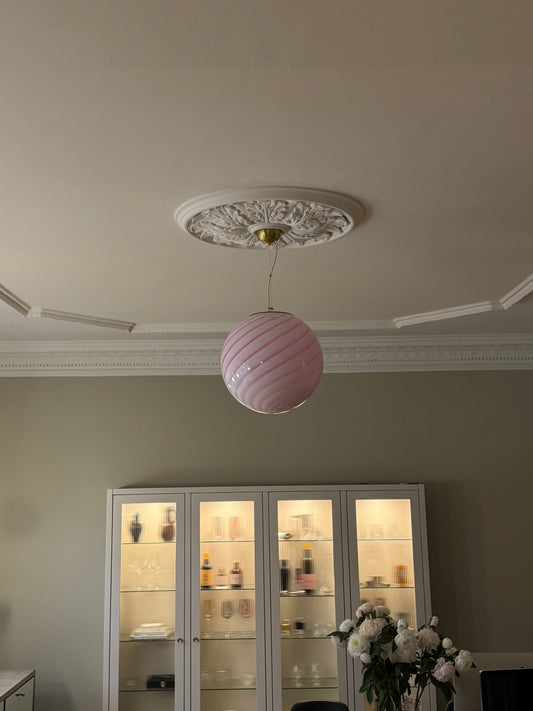 Lyserød Murano pendel med klassisk swirl, 40 cm