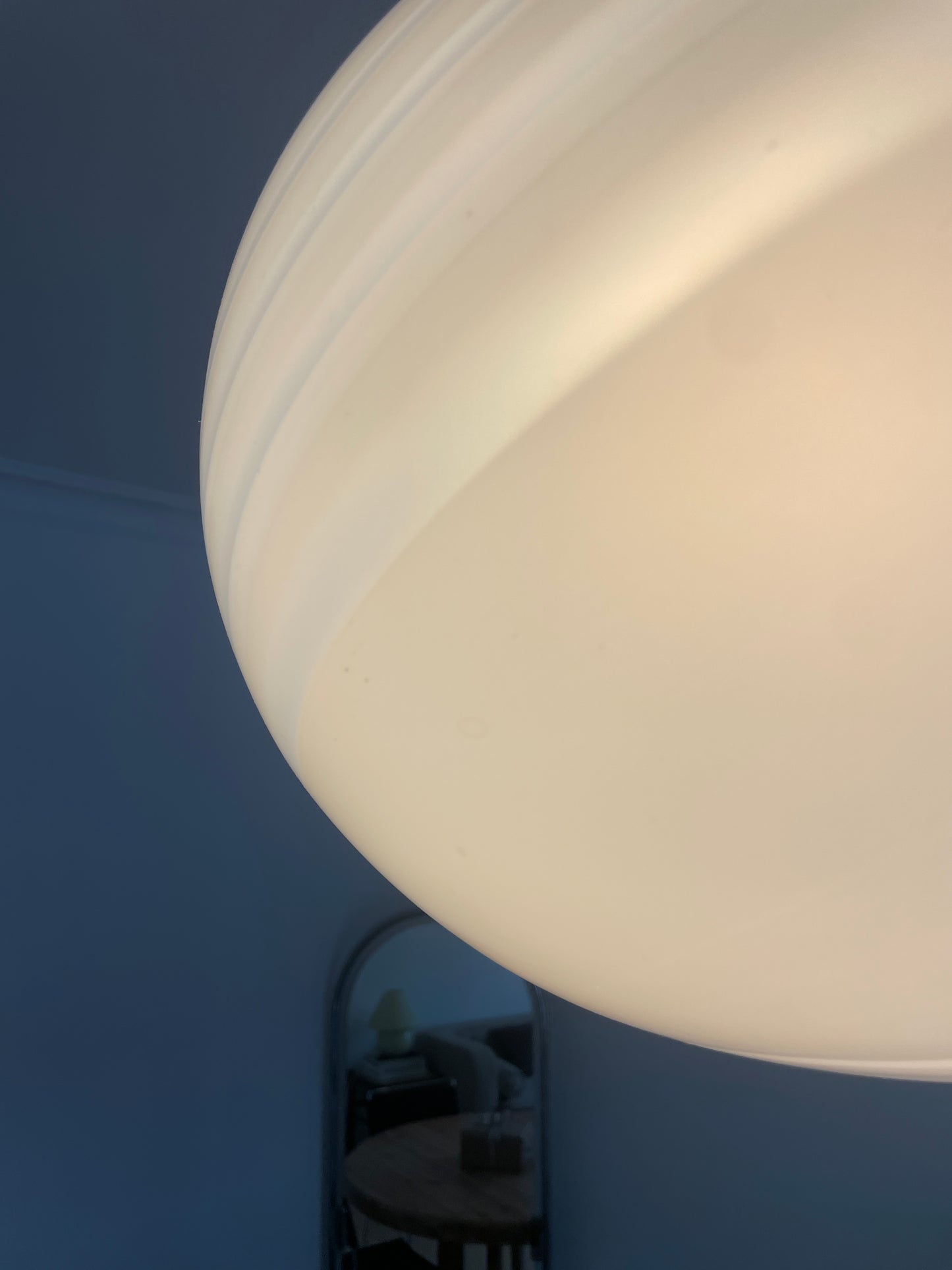 Murano pendel oval og i klassisk hvid 6-swirl, 40 cm