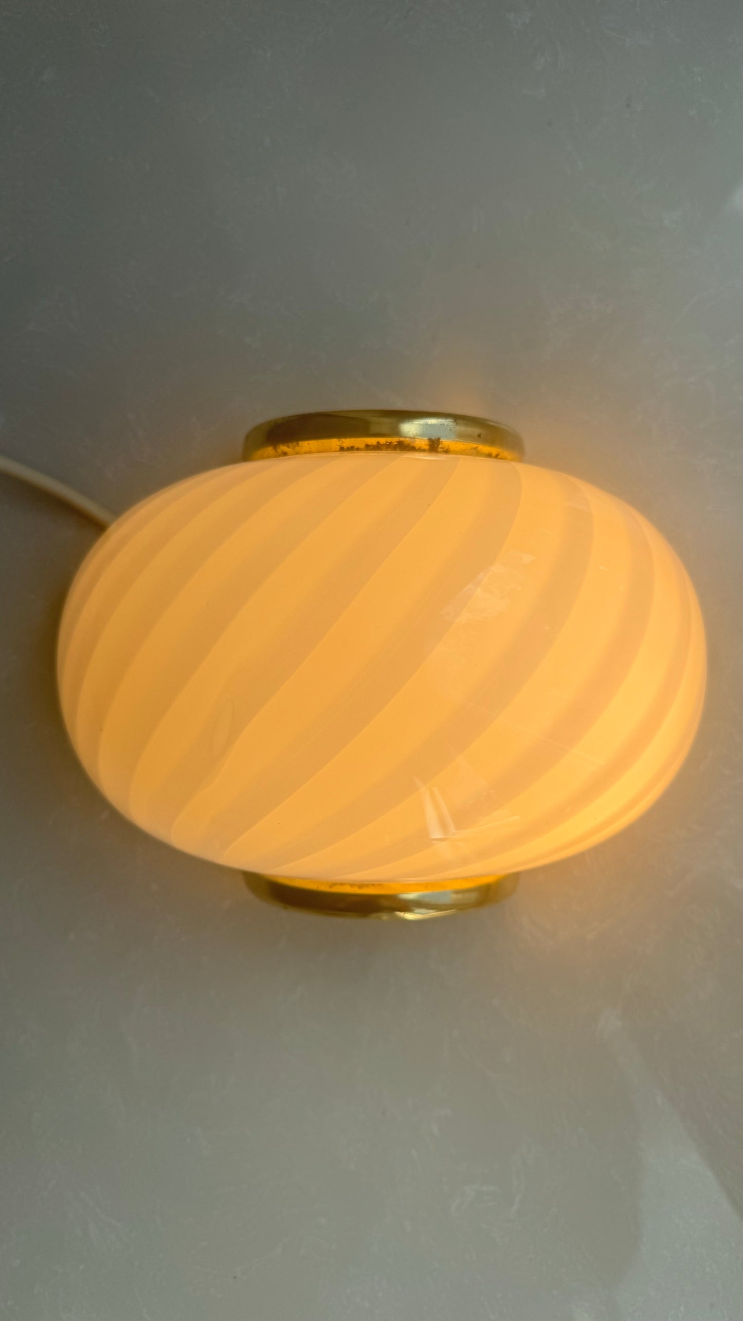 Vintage Murano muslinge væglampe m. patineret messing ophæng