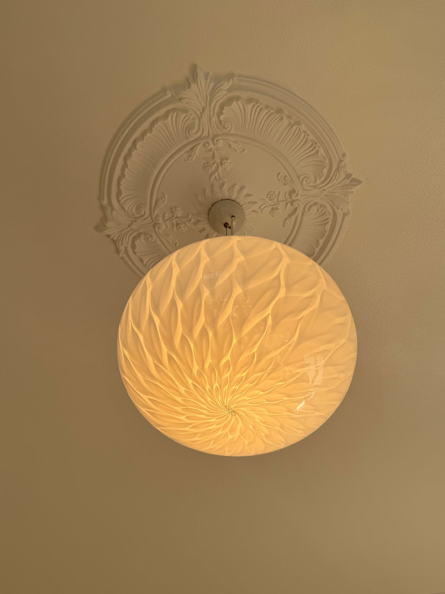 Kæmpe, hvid peacock Murano pendel med original sticker, 45 cm