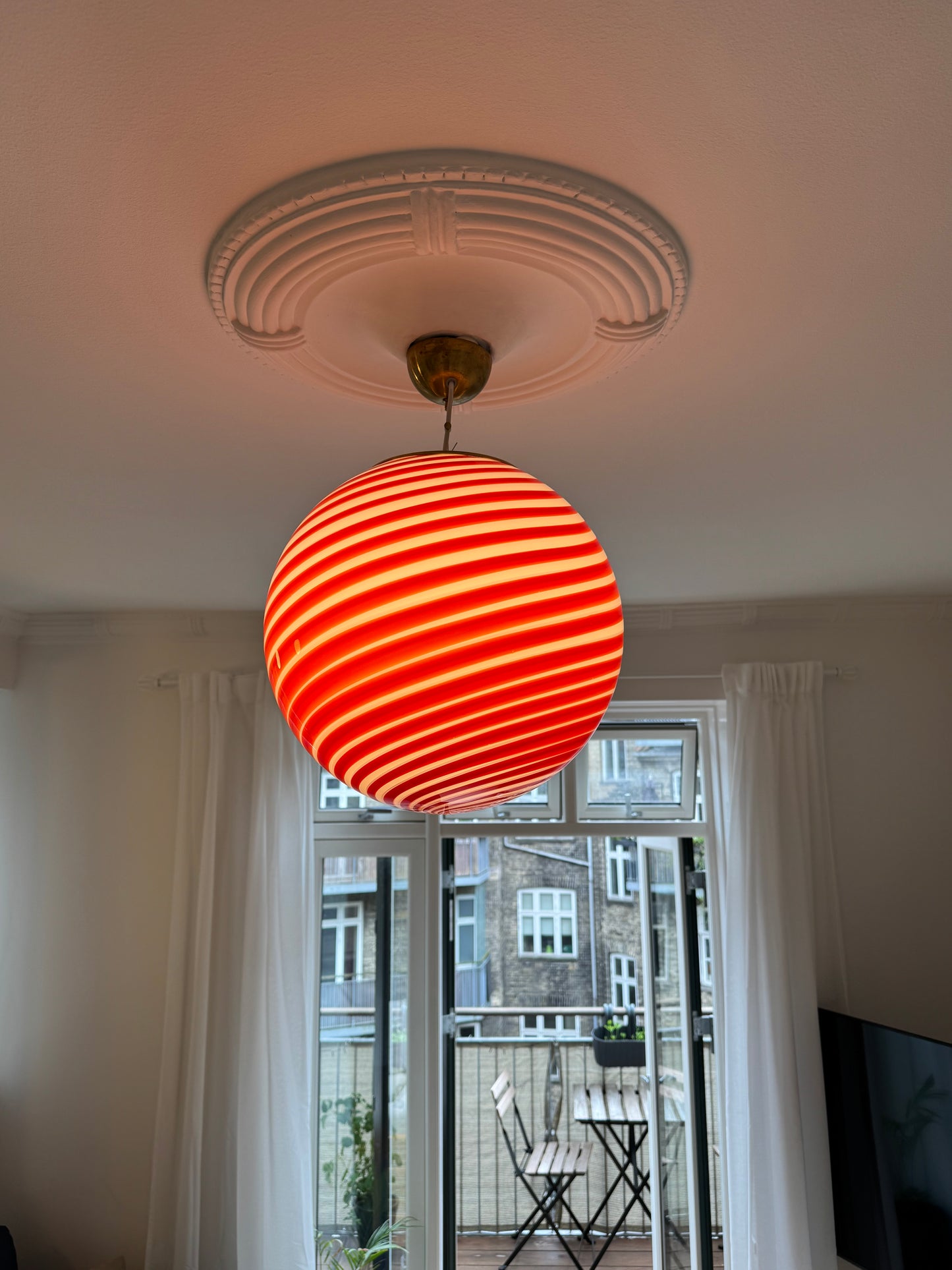 Smuk rød-stribet Murano pendel, 40 cm