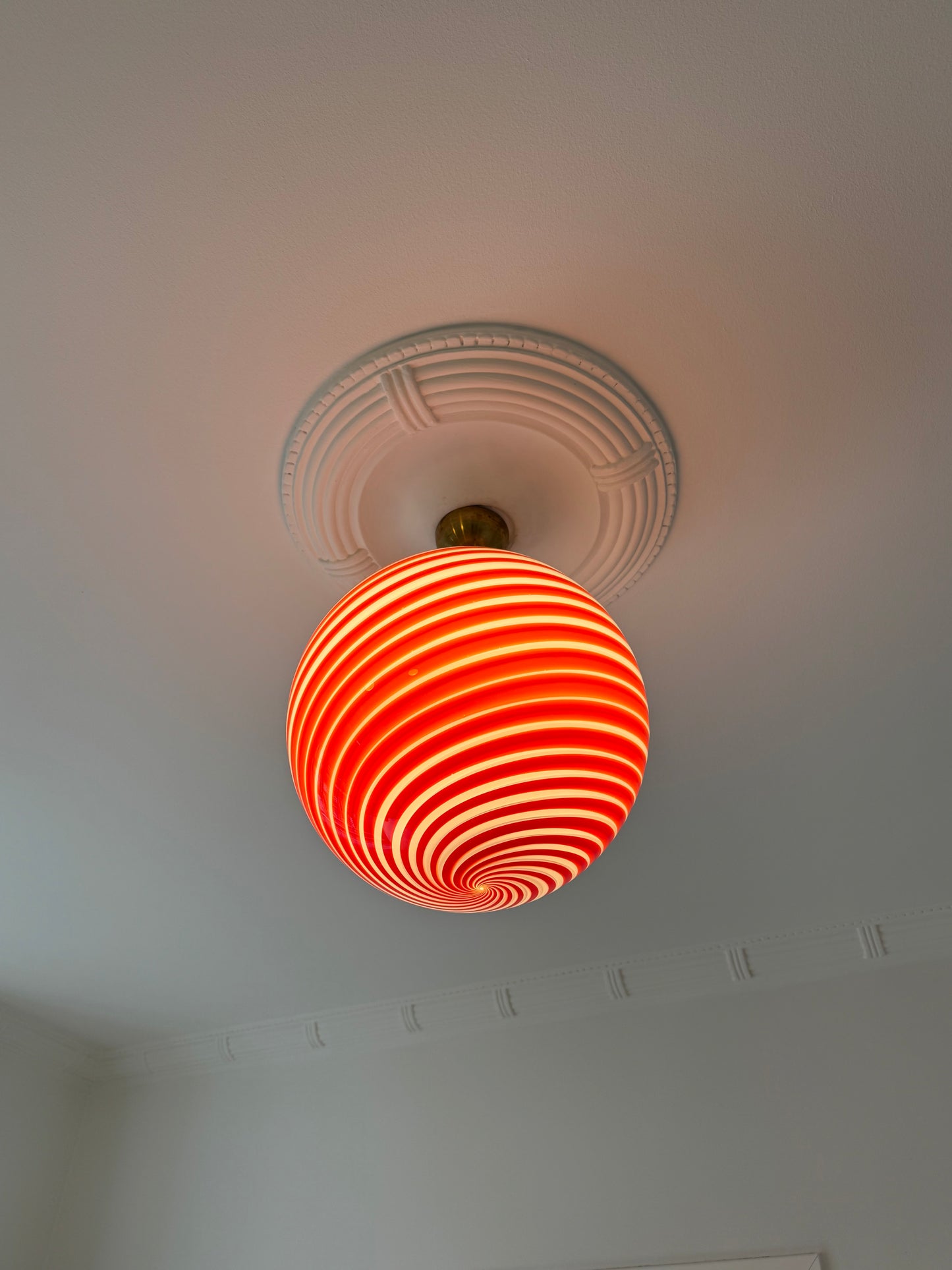 Smuk rød-stribet Murano pendel, 40 cm