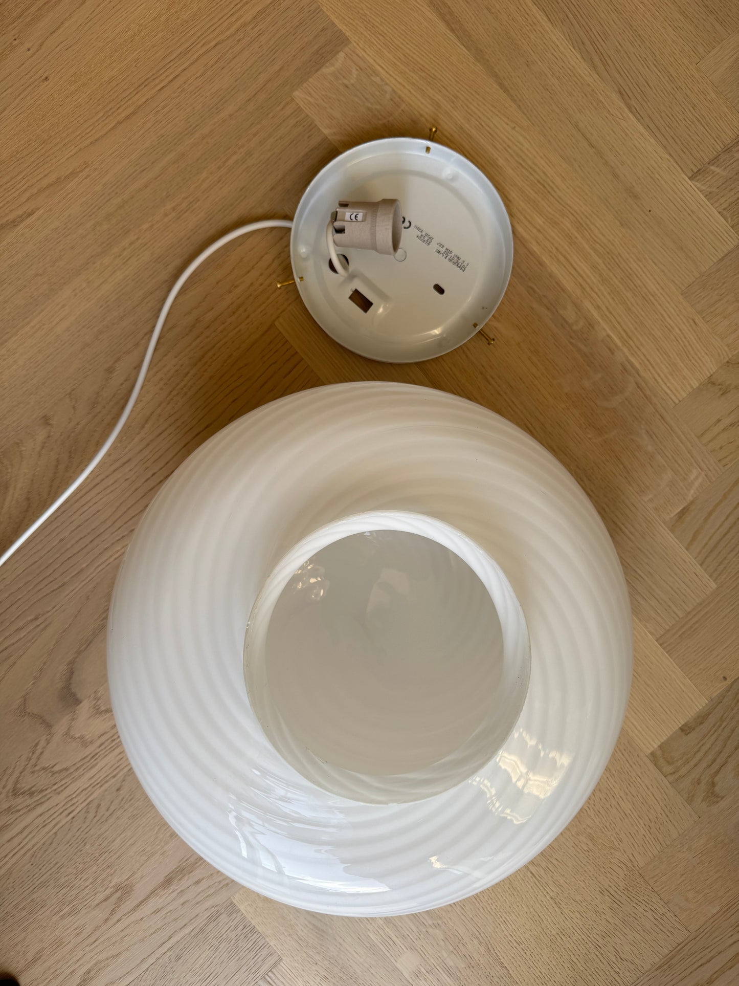 Klassisk vintage hvid plafond, 40 cm