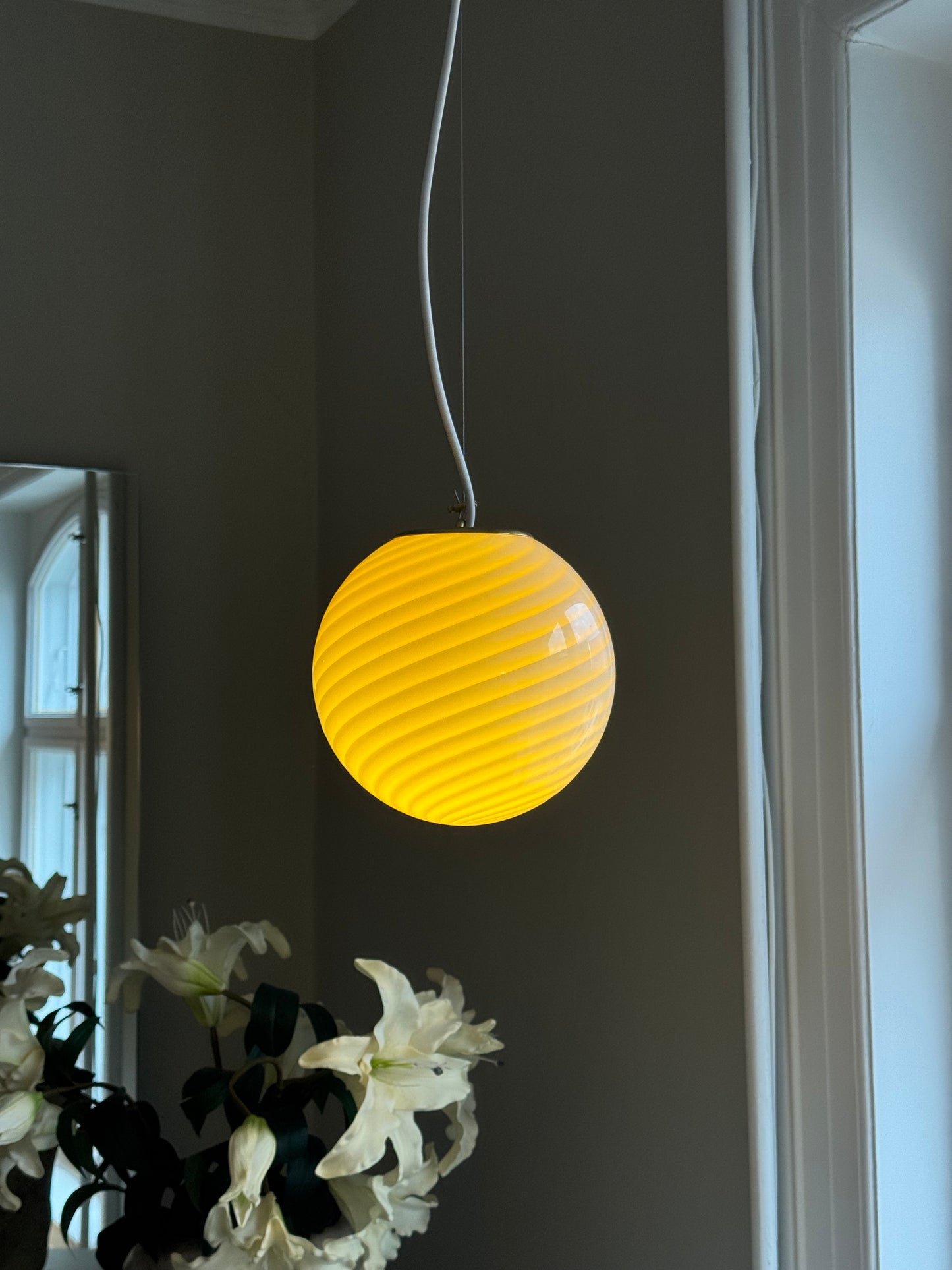 Cremefarvet rund Murano pendel, 20 cm