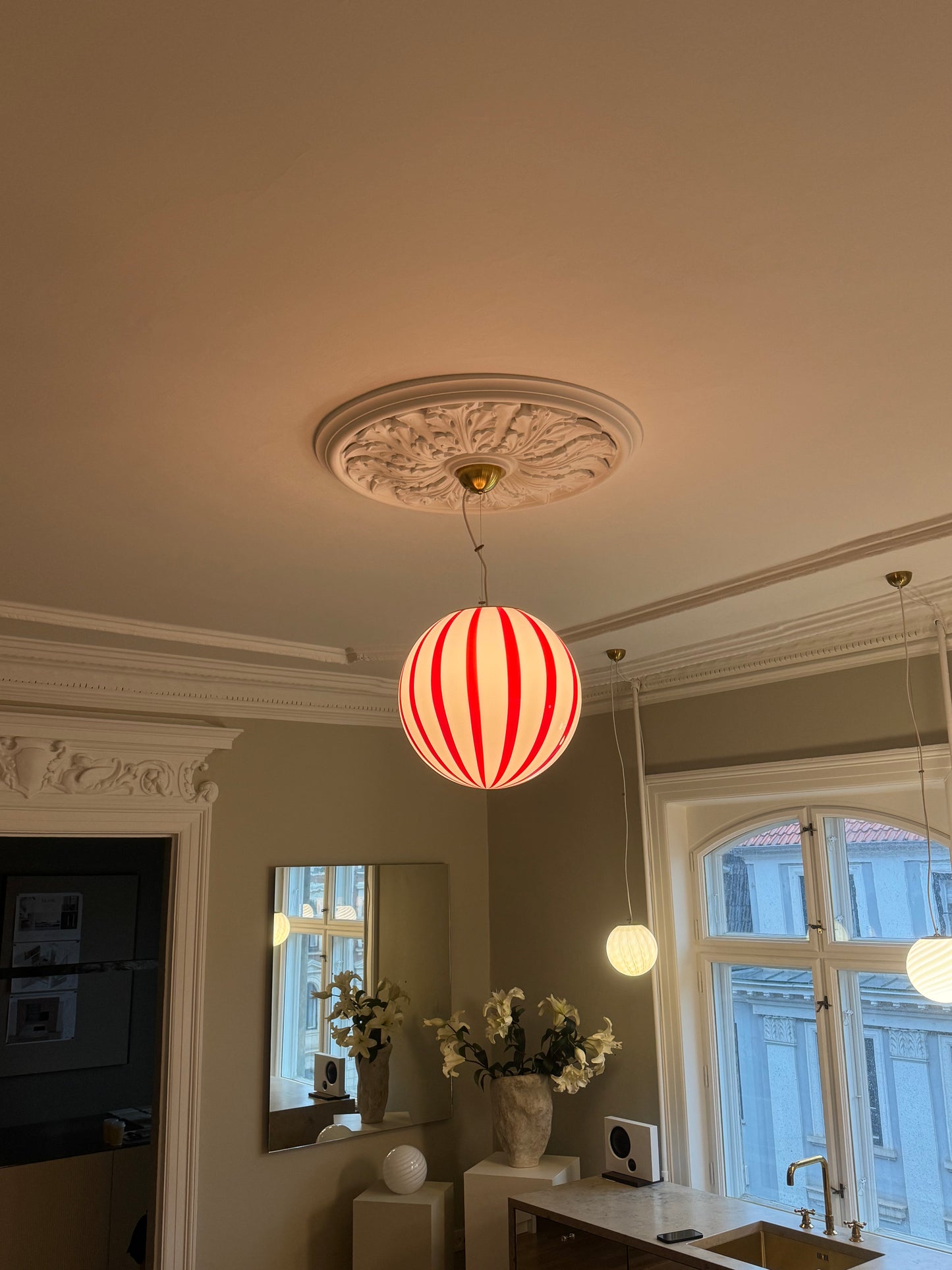 Murano candy pendel rød/hvid swrl, 40 cm (på forespørgsel)