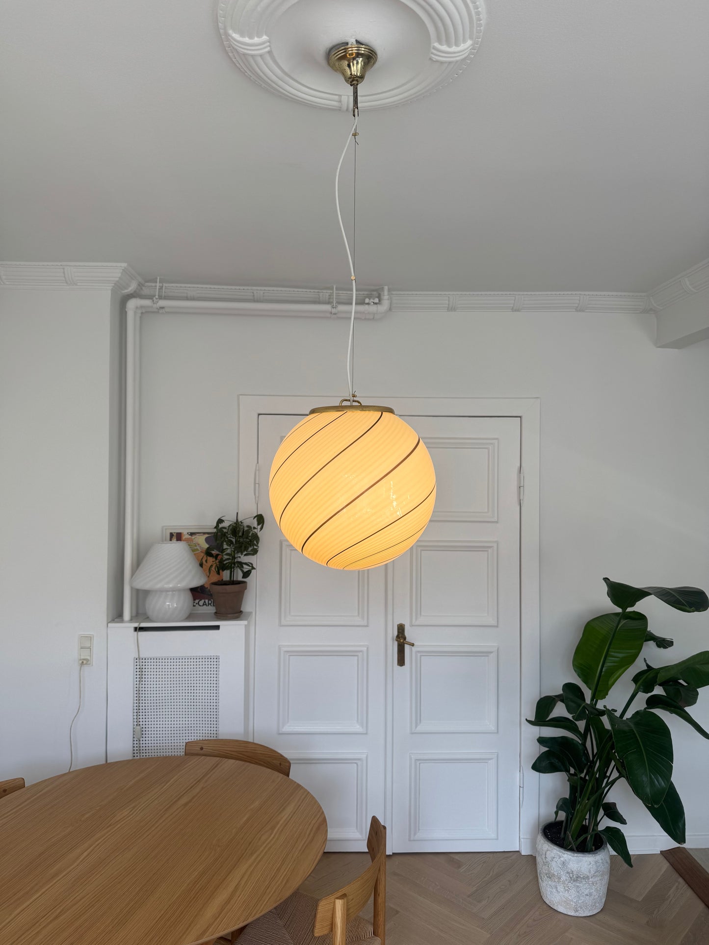 Vintage creme-gul pendel m. brun swirl, 35 cm
