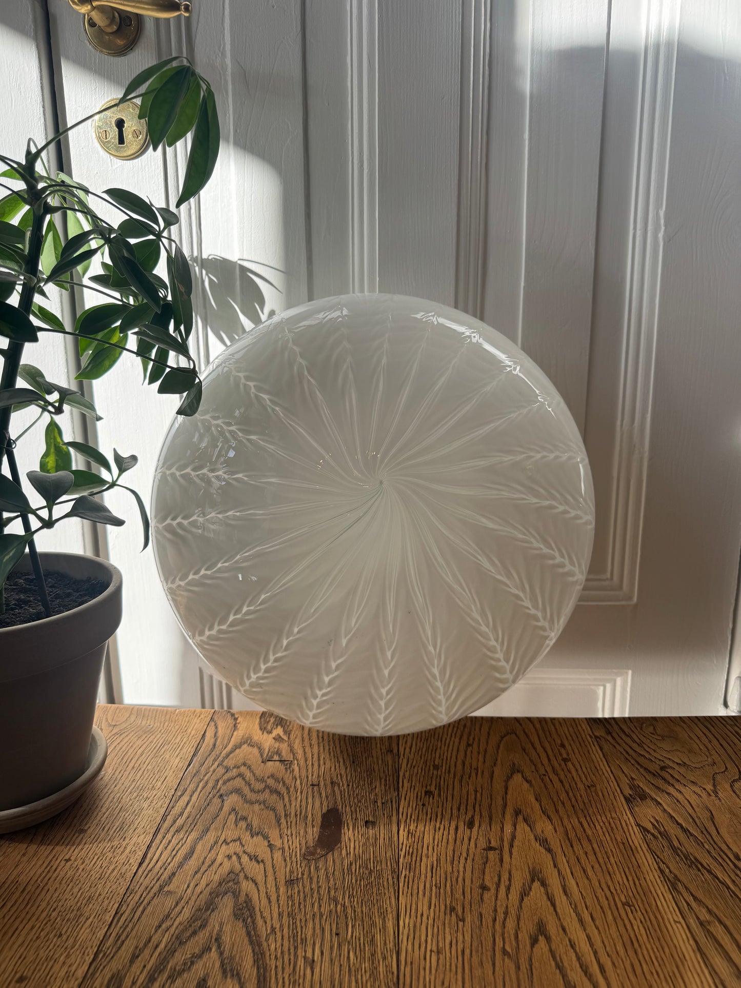 Hvid vintage Murano plafond lampe m. peacock swirl, 37 cm