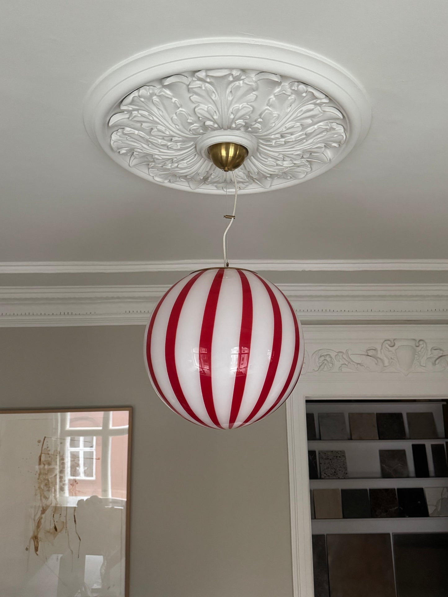 Murano candy pendel rød/hvid swrl, 40 cm (på forespørgsel)