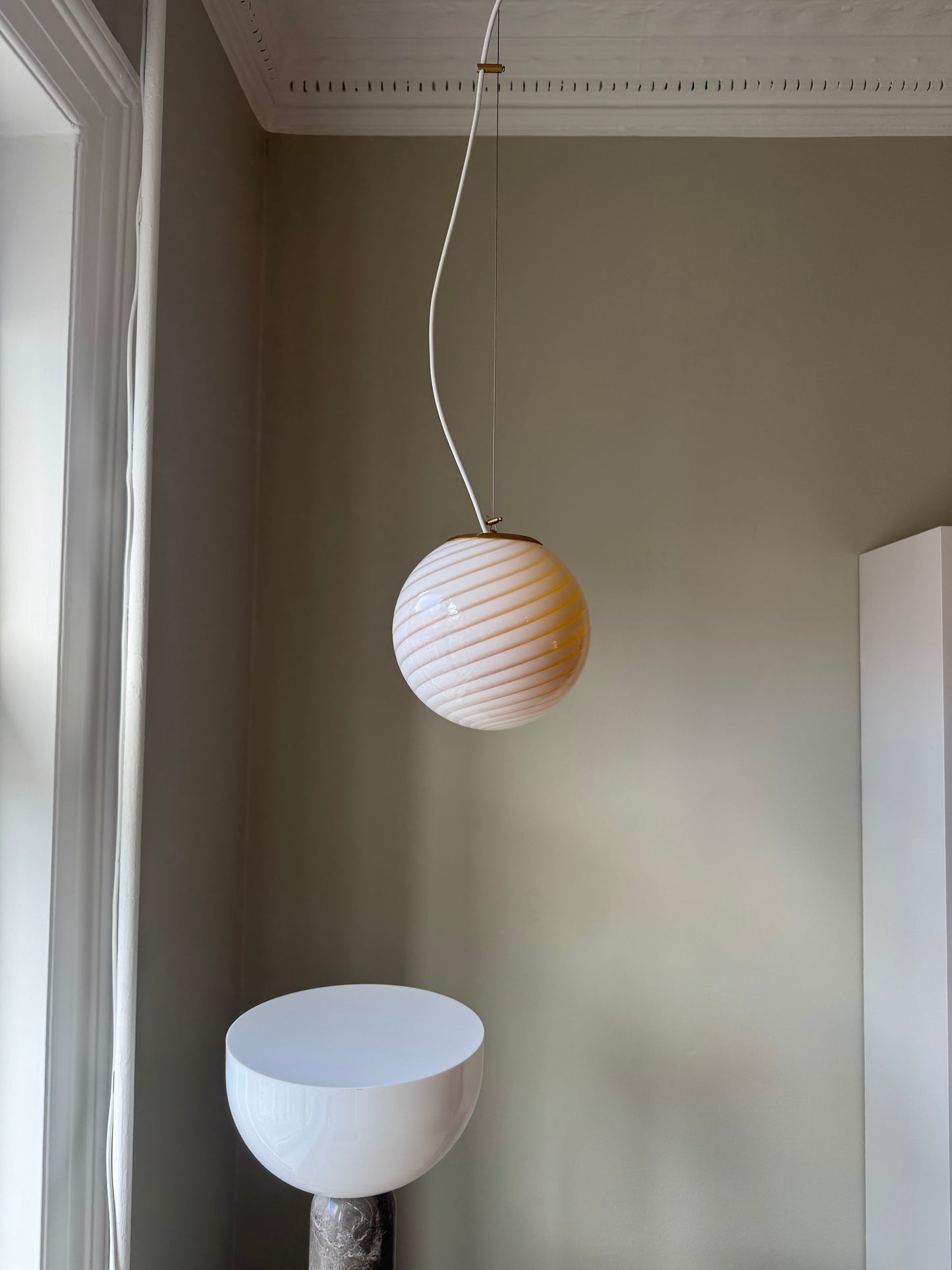 Karamel farvet loftlampe med swirl i rund form, 20 cm