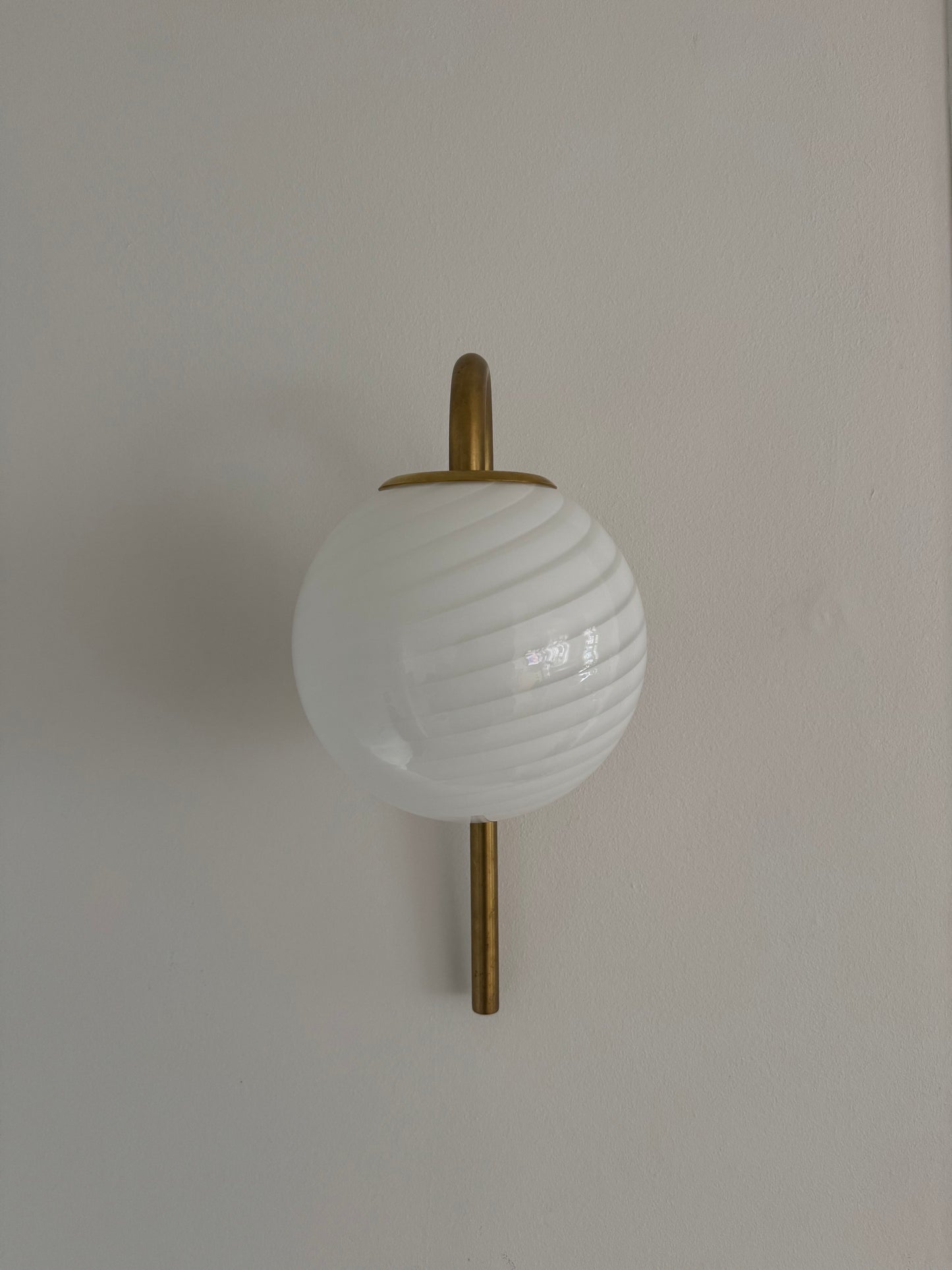 Murano væglampe i hvid klassisk swirl, 43 cm høj (På forespørgsel)