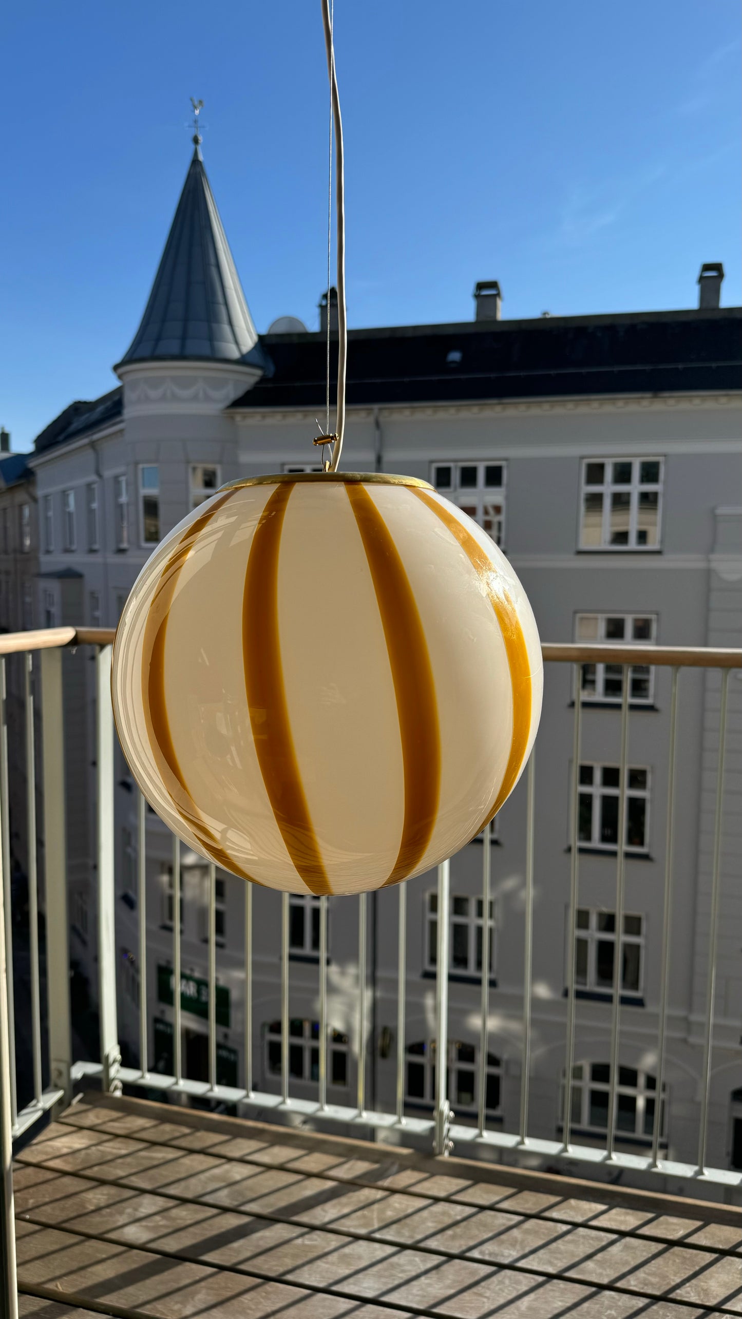 Hvid og gul Murano bolche pendel lampe, 30 cm