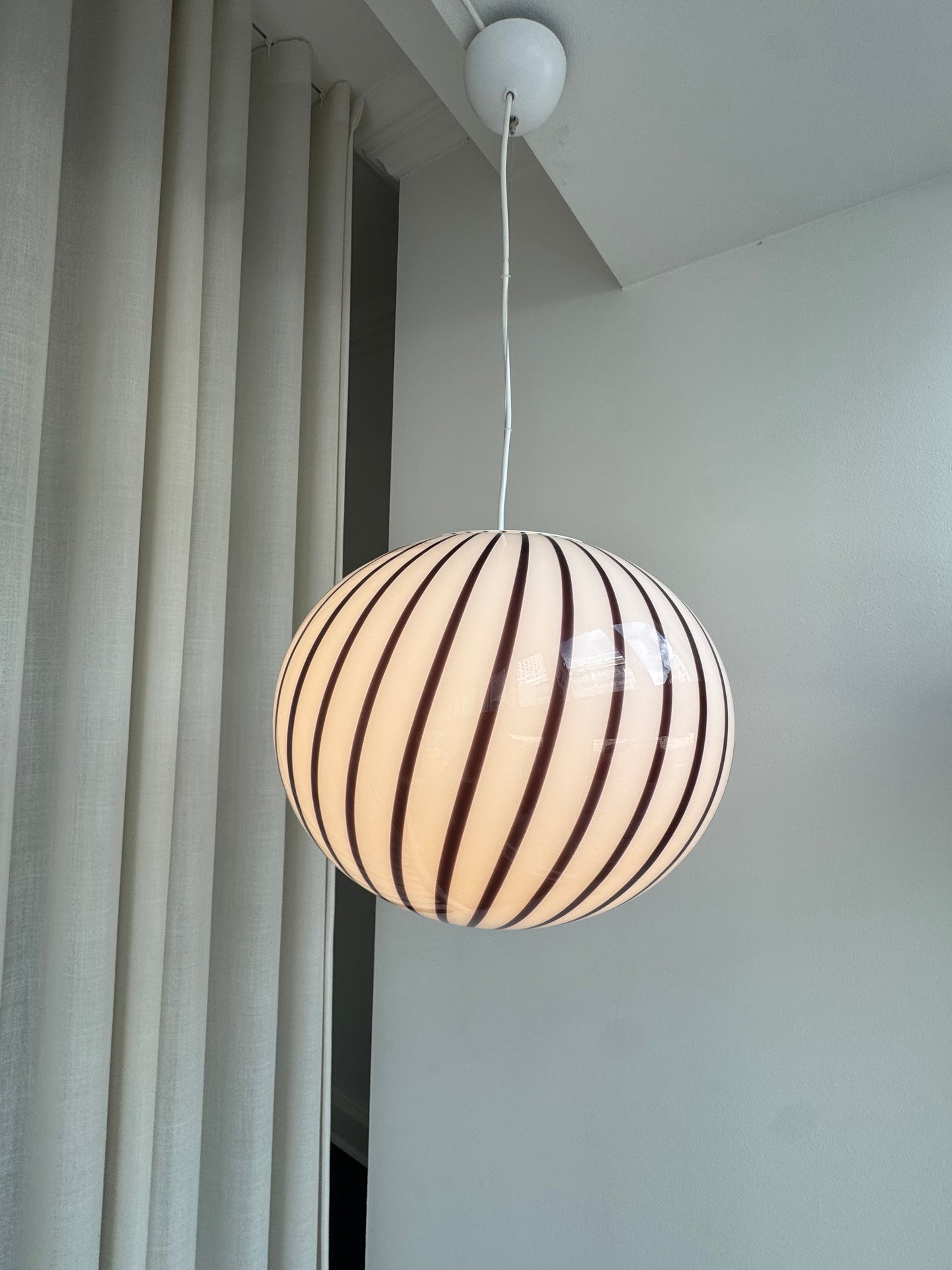 Oval filigree Murano ceiling lamp with purple swirl, 40 cm