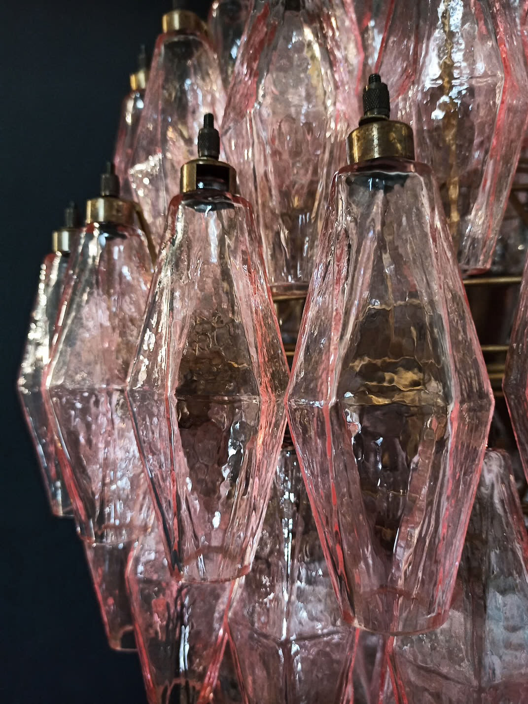 Murano lysekrone | Poliedri | 140 glas | Lyserød