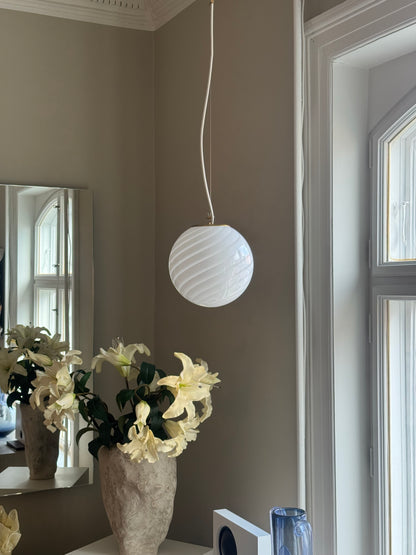 Rund Murano pendel i hvid swirl, 20 cm