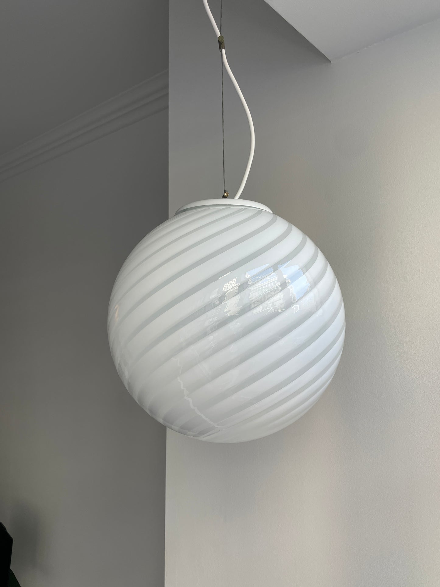 Round vintage Murano pendant lamp with white swirl, 30 cm