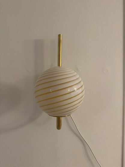 Murano wall lamp with cream-colored swirl glass