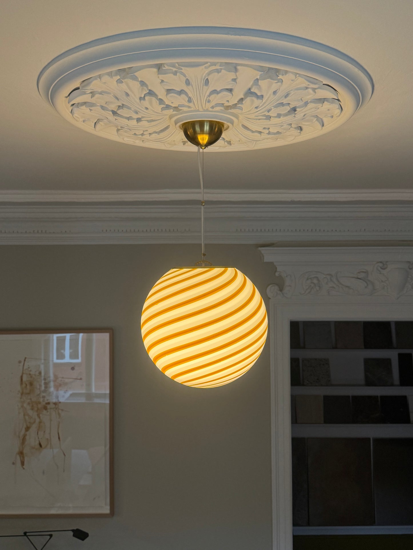 Hvid og gul Murano bolche pendel lampe, 30 cm