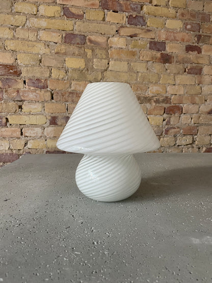 Vintage Murano mushroom in classic white swirl, 27 cm