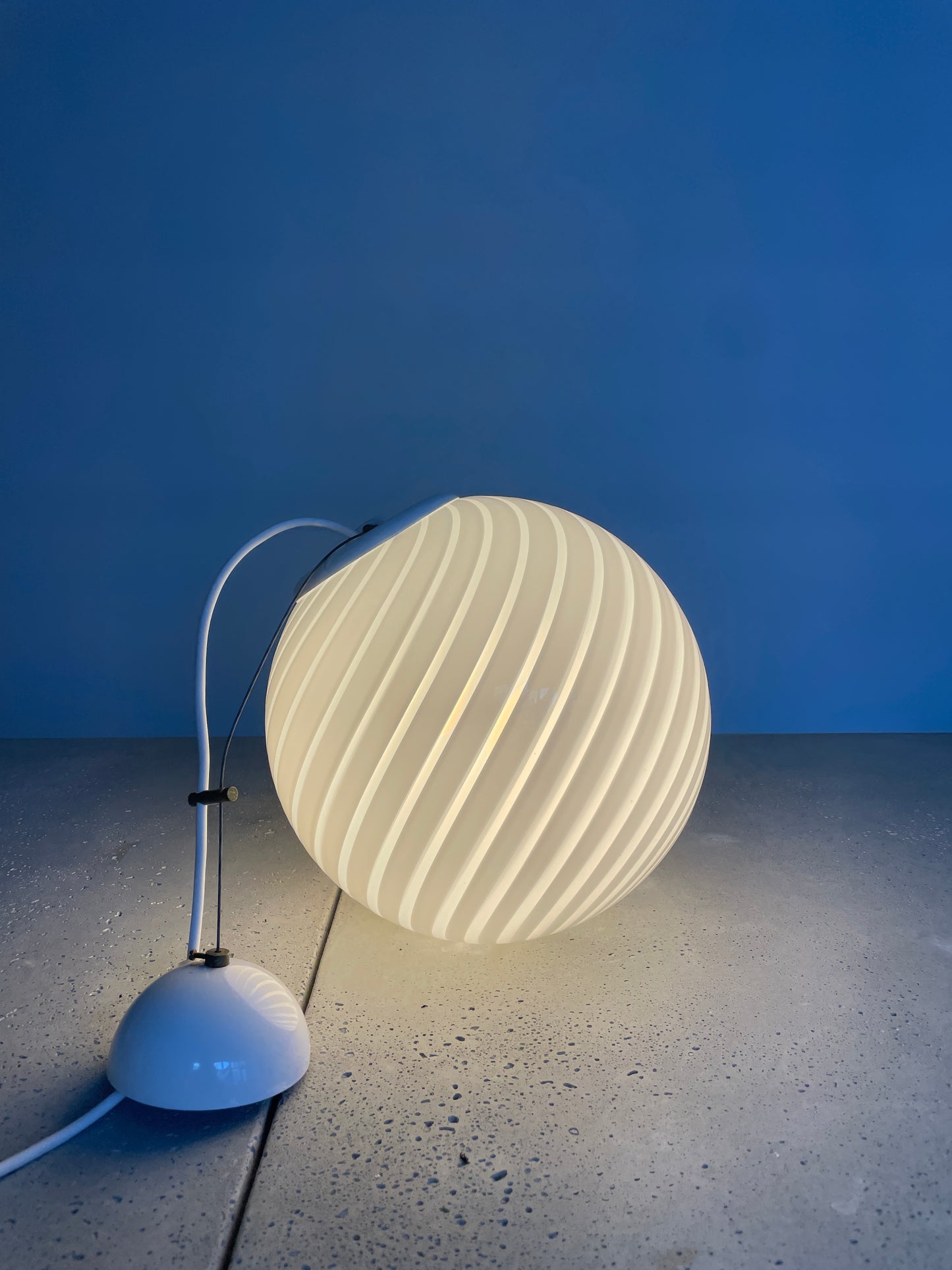 Round vintage Murano pendant lamp with white swirl, 30 cm