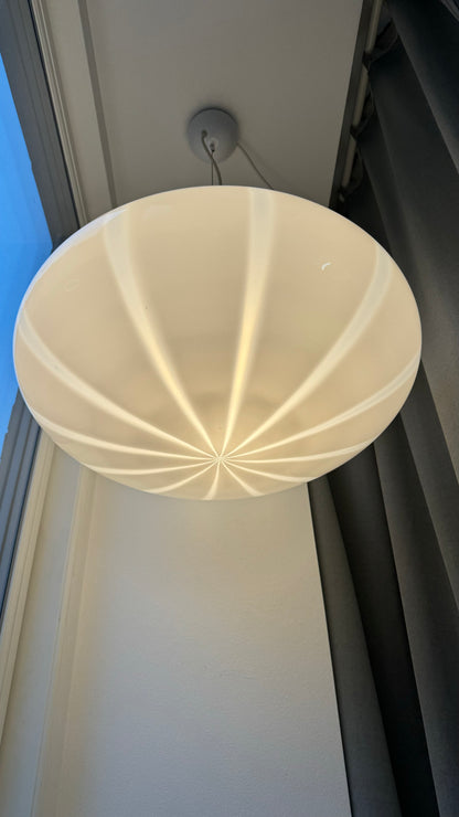 Bell-shaped vintage pendant with white vertical swirl, 50 cm