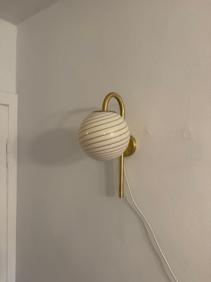 Murano wall lamp with cream-colored swirl glass