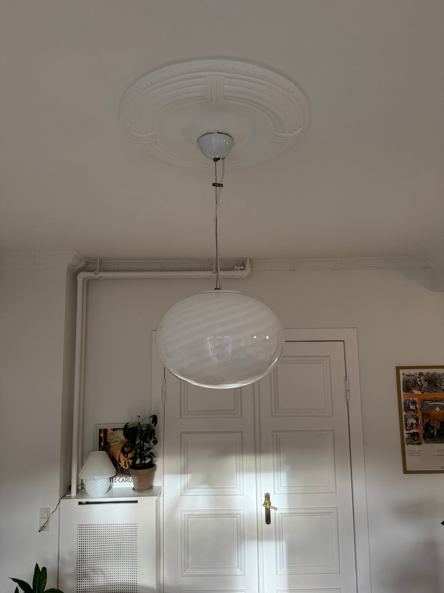 Murano rund pendel med klassisk hvid swirl og original sticker, 35 cm