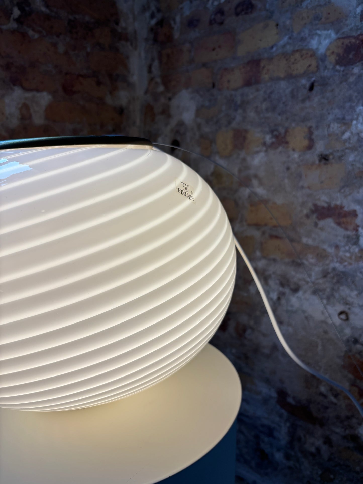 Vintage Murano pendel med hvid swirl og sticker, 35 cm
